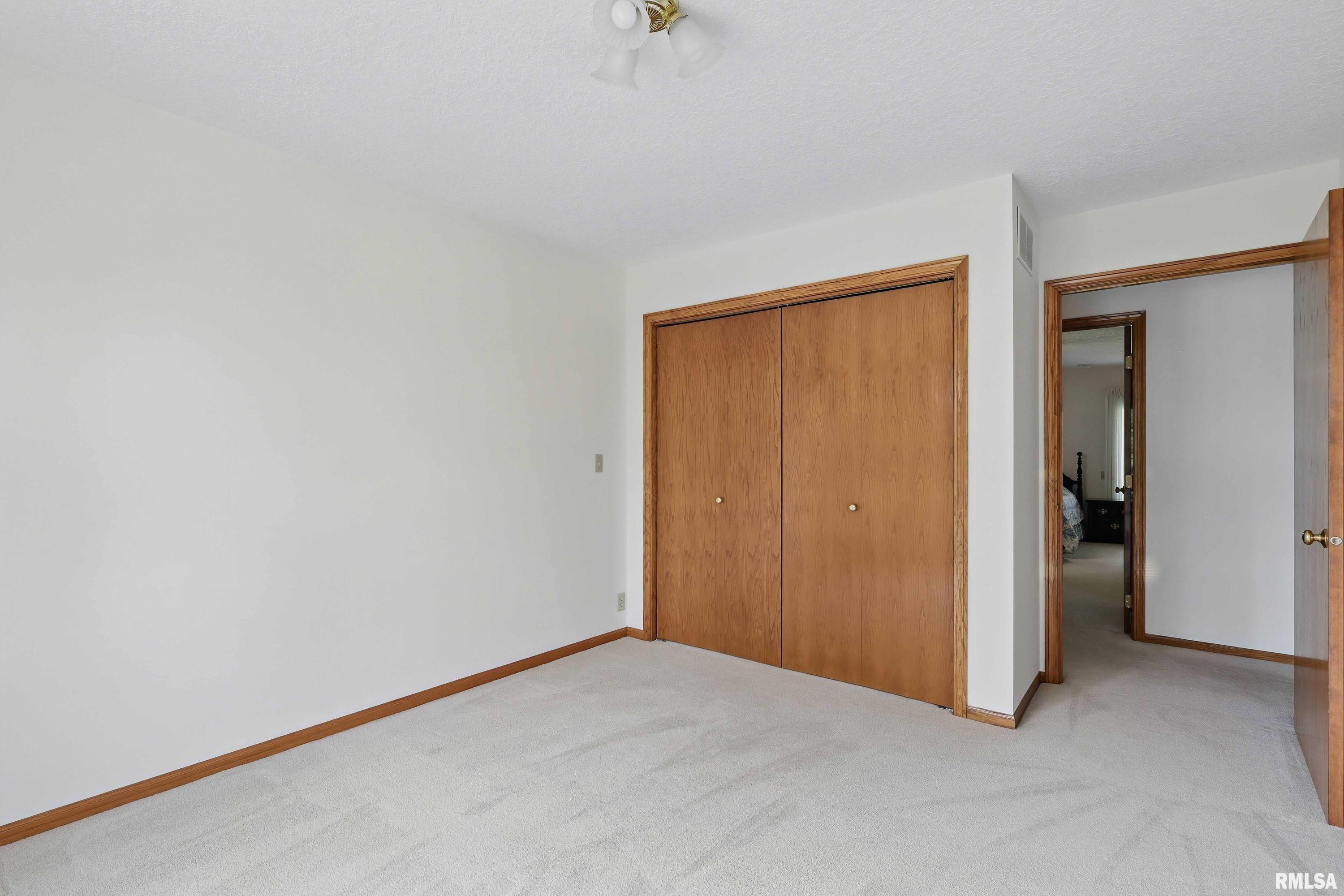 1 E Timberline Court, Blue Grass, Iowa image 33