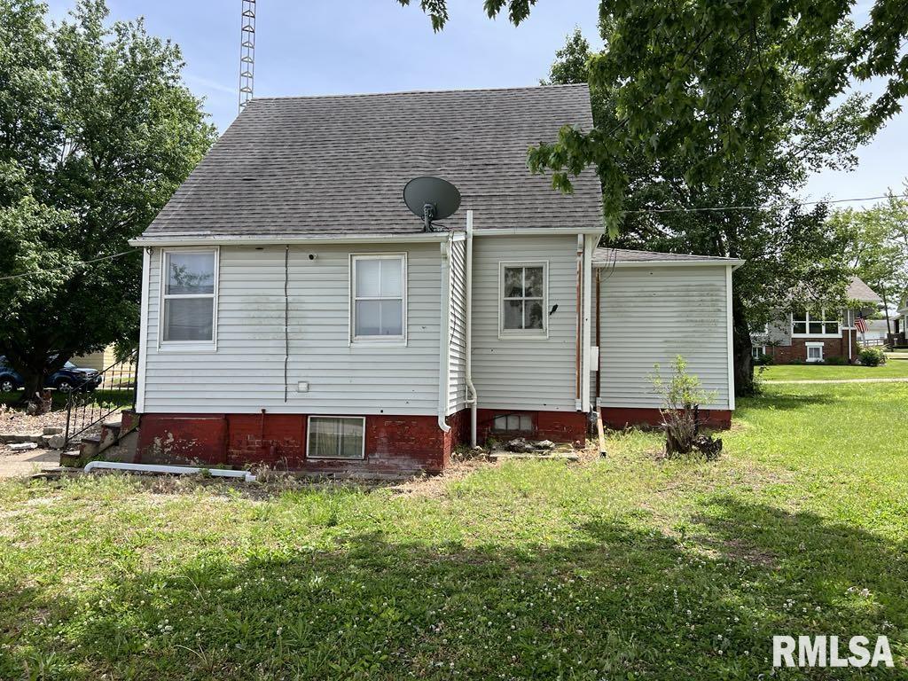102 & 104 W 1st Street, Table Grove, Illinois image 3