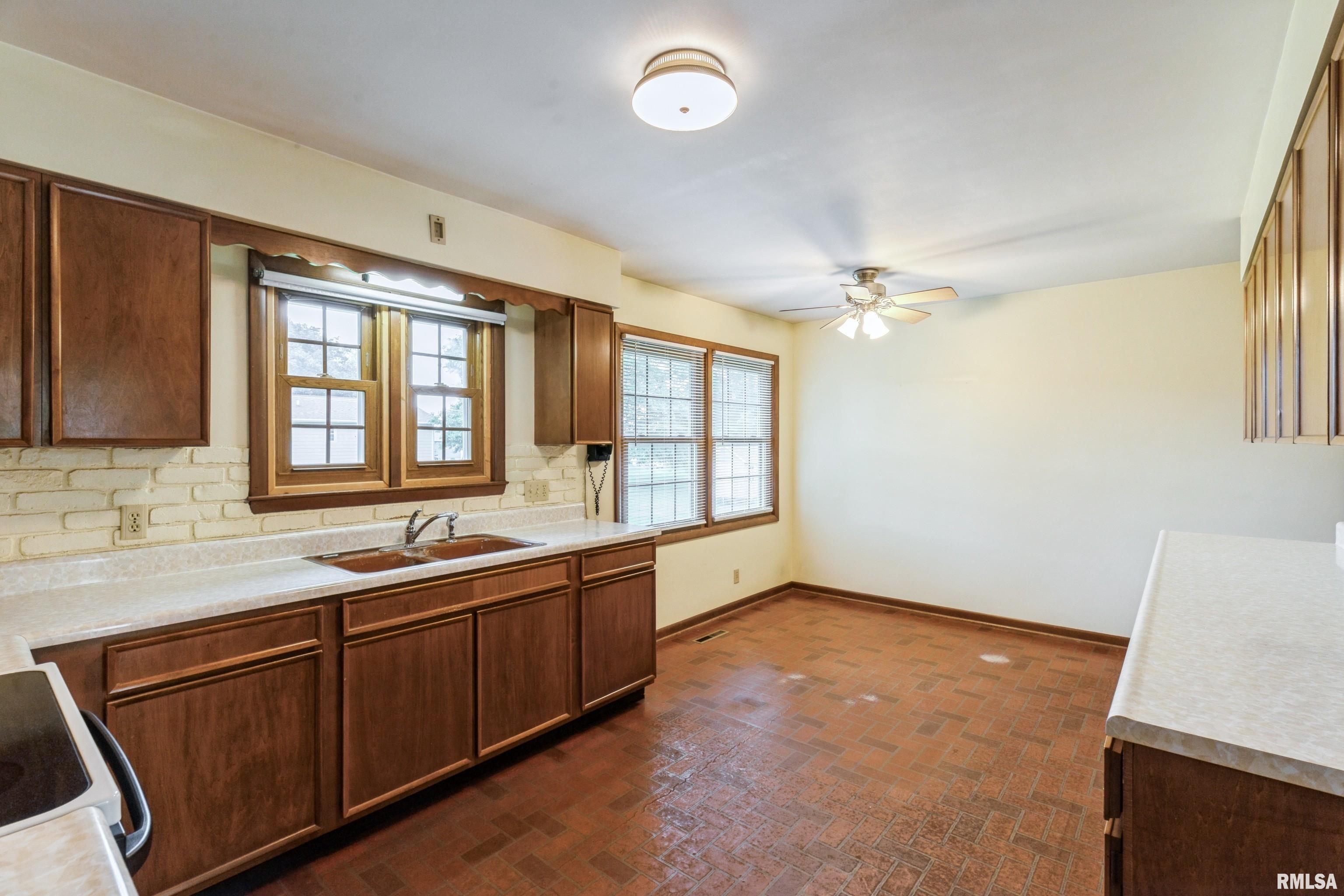109 12th Avenue, De Witt, Iowa image 6