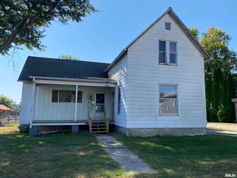 Homes For Sale - 324 W Spruce Street<br/> Canton, IL 61520