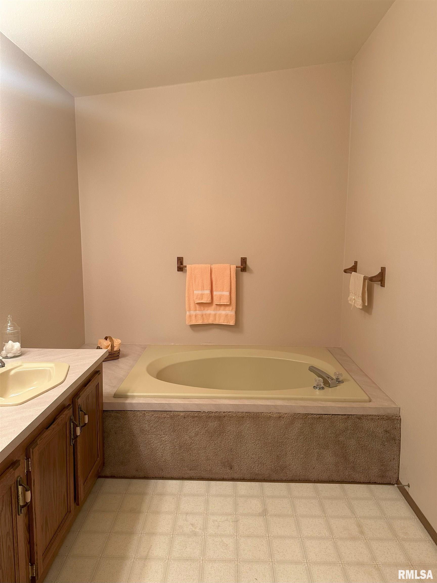 206 Clayton St, Benson, Illinois image 14