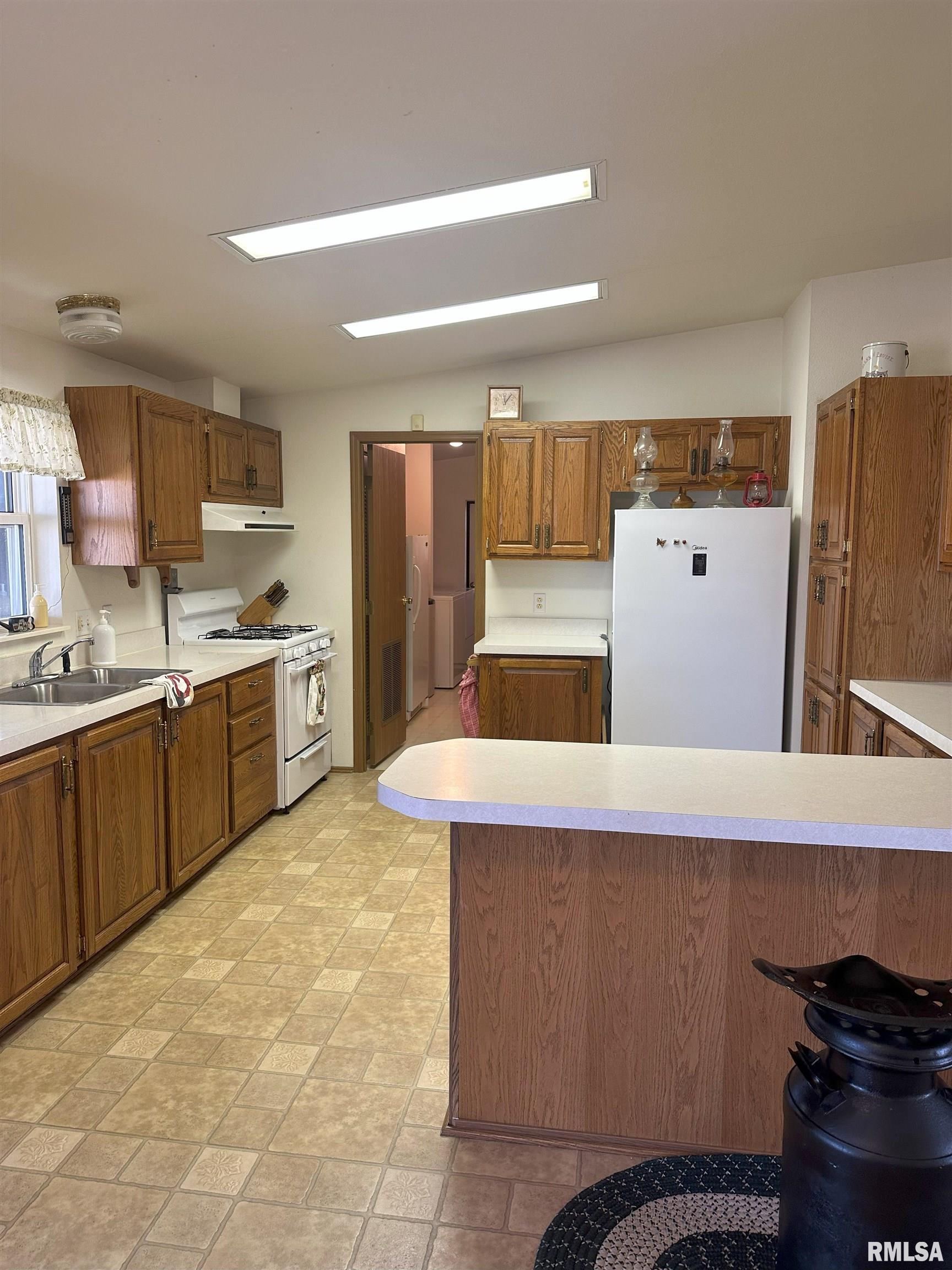 206 Clayton St, Benson, Illinois image 7