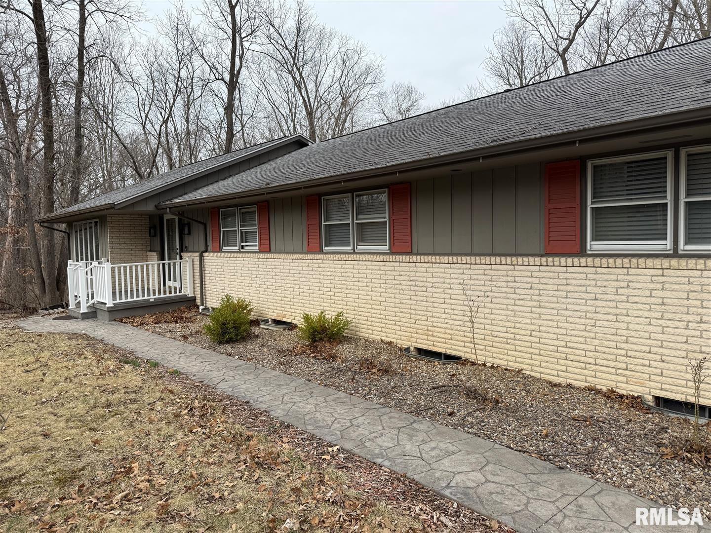 20 Indian Trail, Macomb, Illinois image 2