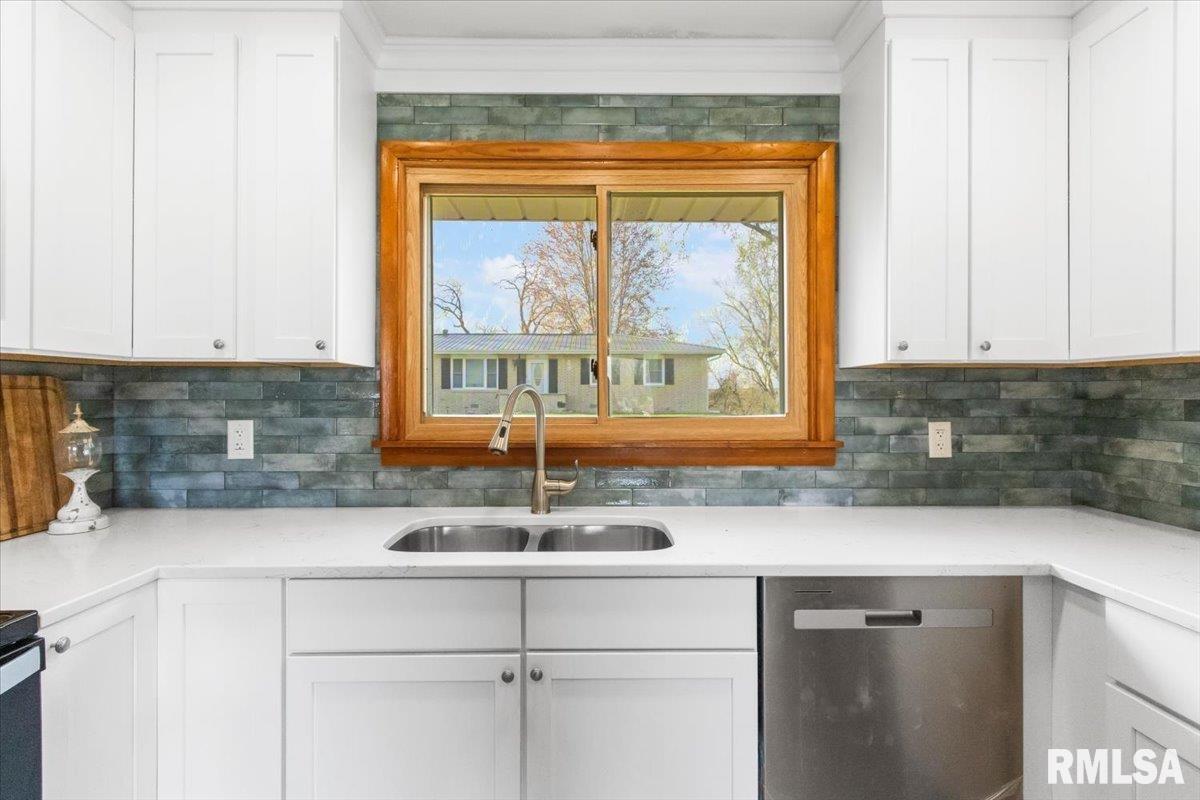 219 E Parkside Drive, Washburn, Illinois image 17