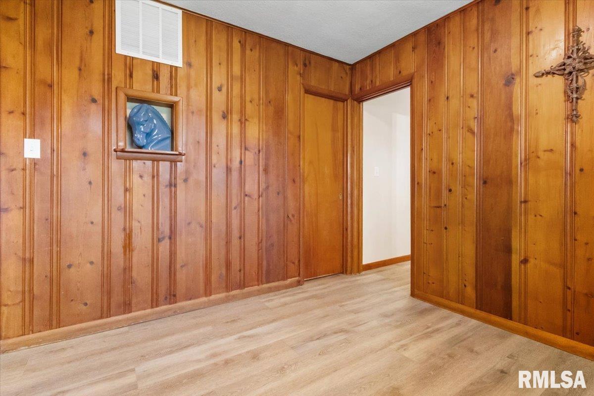 219 E Parkside Drive, Washburn, Illinois image 23