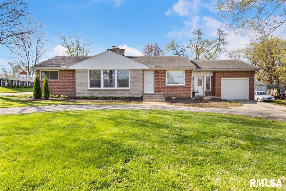 219 E Parkside Drive, Washburn, Illinois image 1