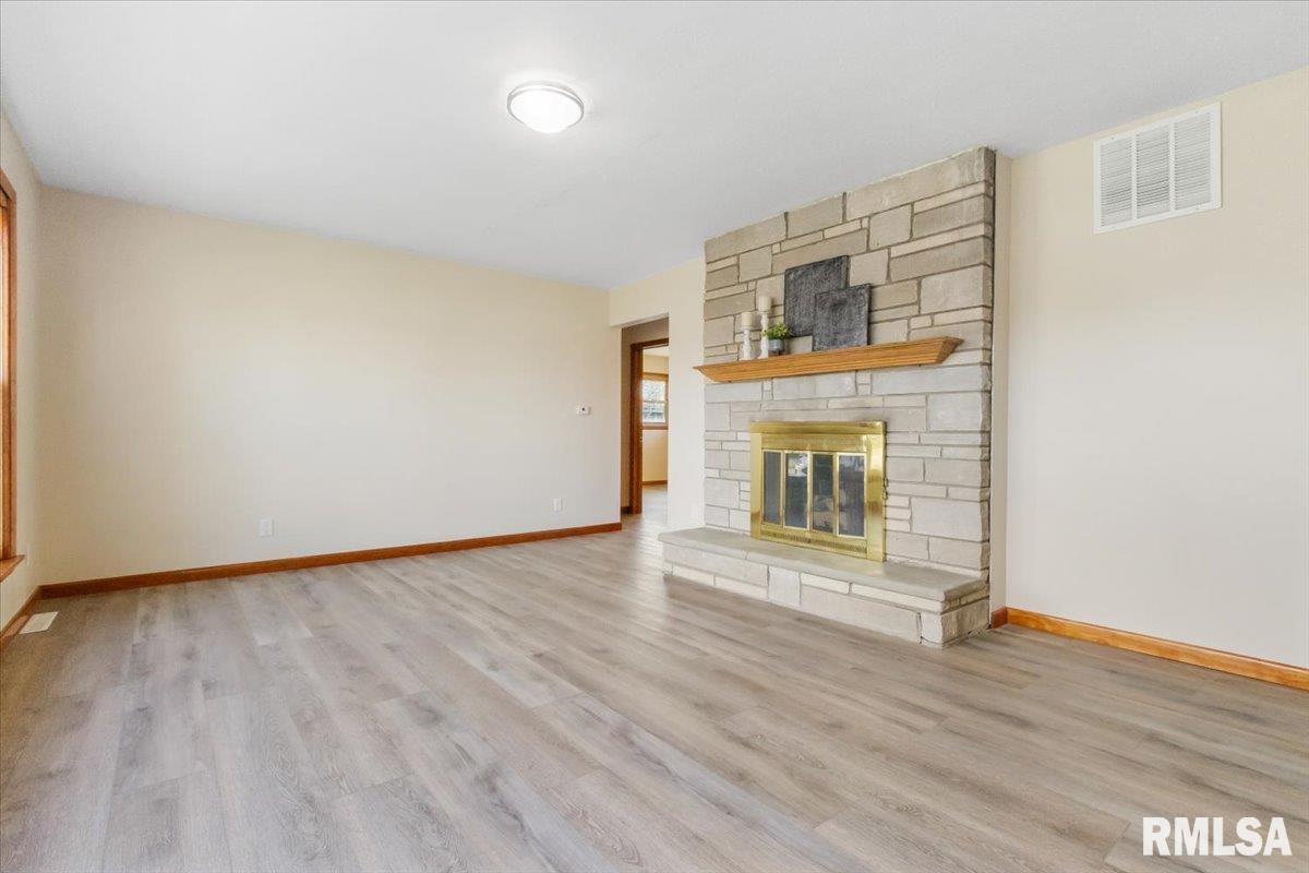 219 E Parkside Drive, Washburn, Illinois image 8