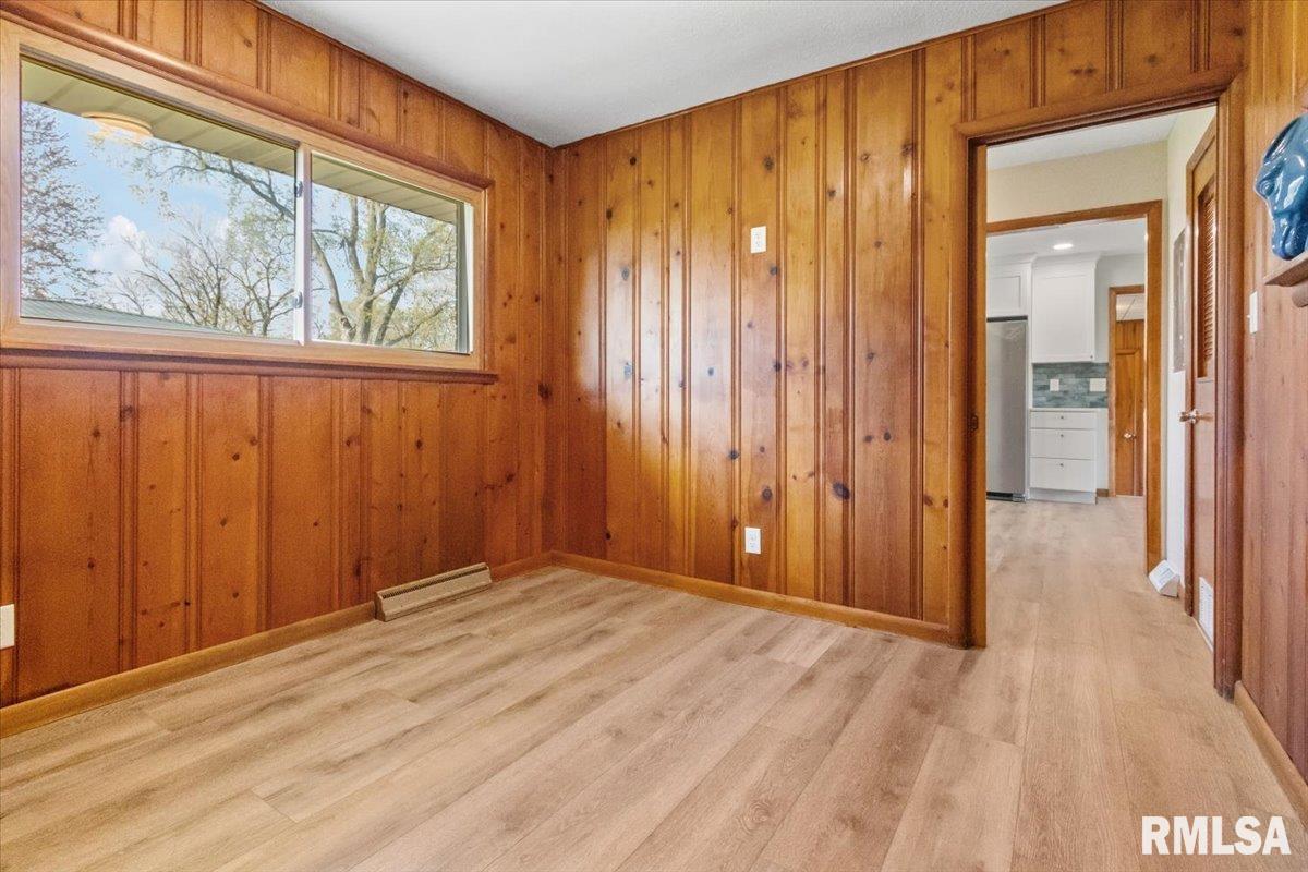 219 E Parkside Drive, Washburn, Illinois image 22