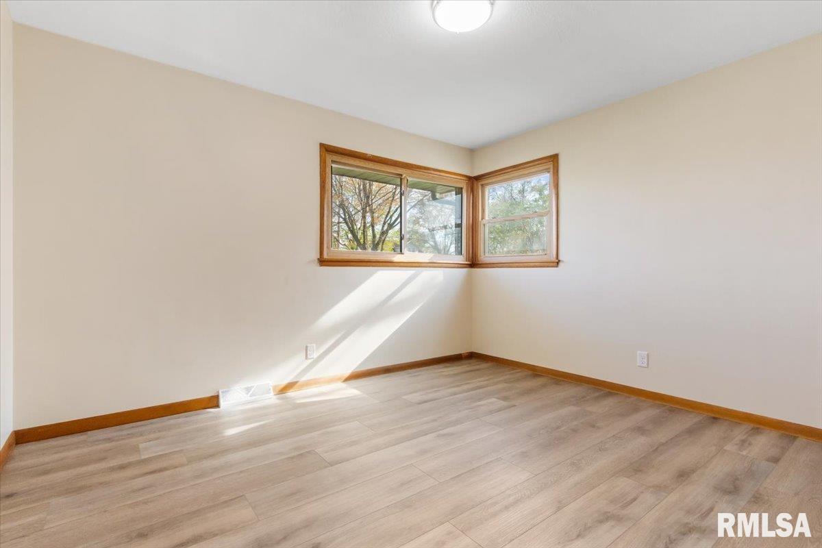 219 E Parkside Drive, Washburn, Illinois image 29