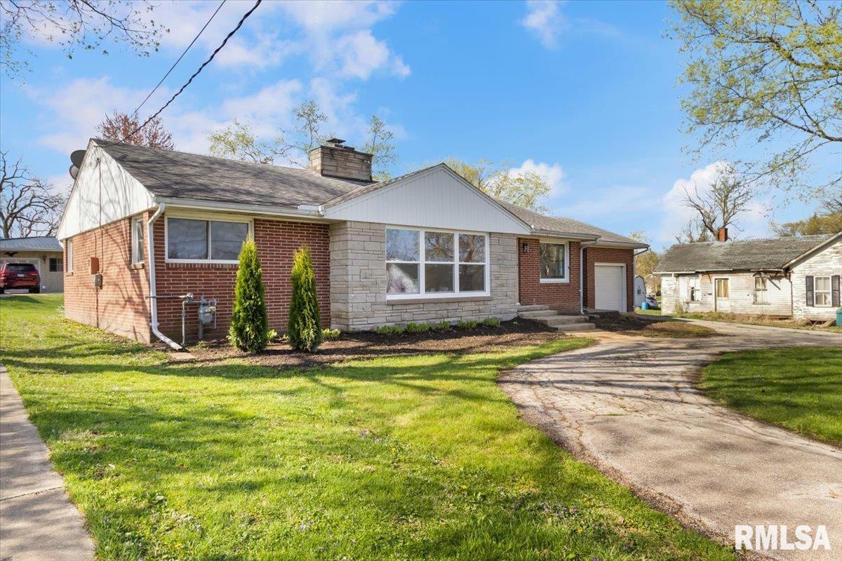 219 E Parkside Drive, Washburn, Illinois image 2