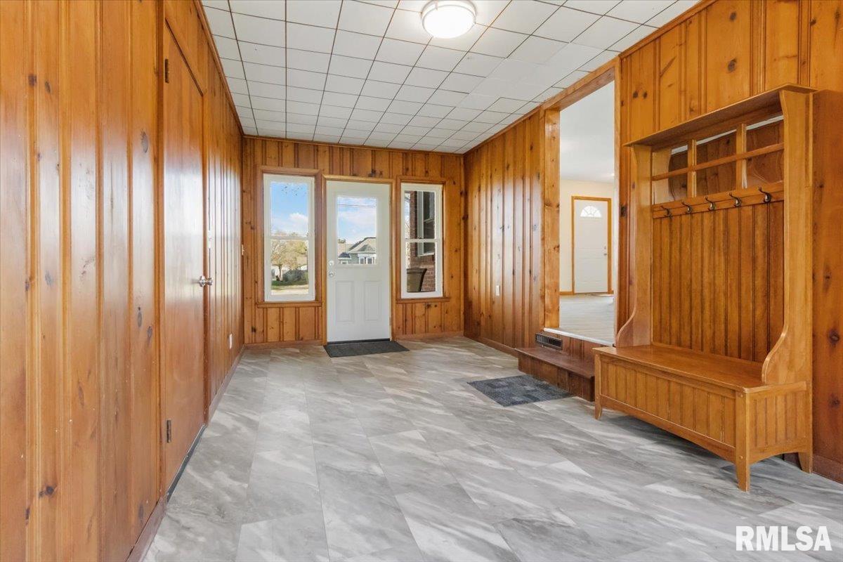219 E Parkside Drive, Washburn, Illinois image 32