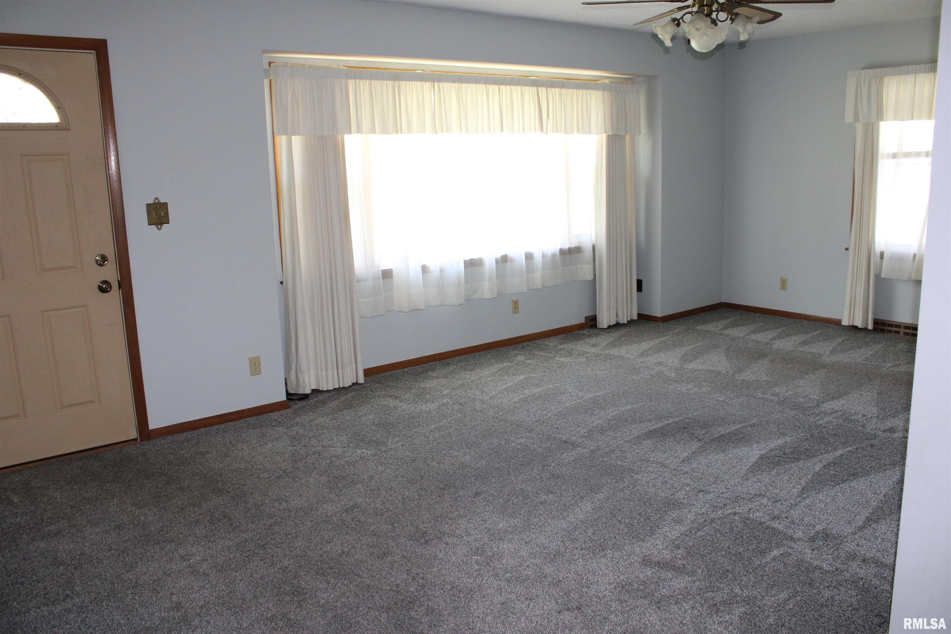 2107 W 38th Place, Davenport, Iowa image 3