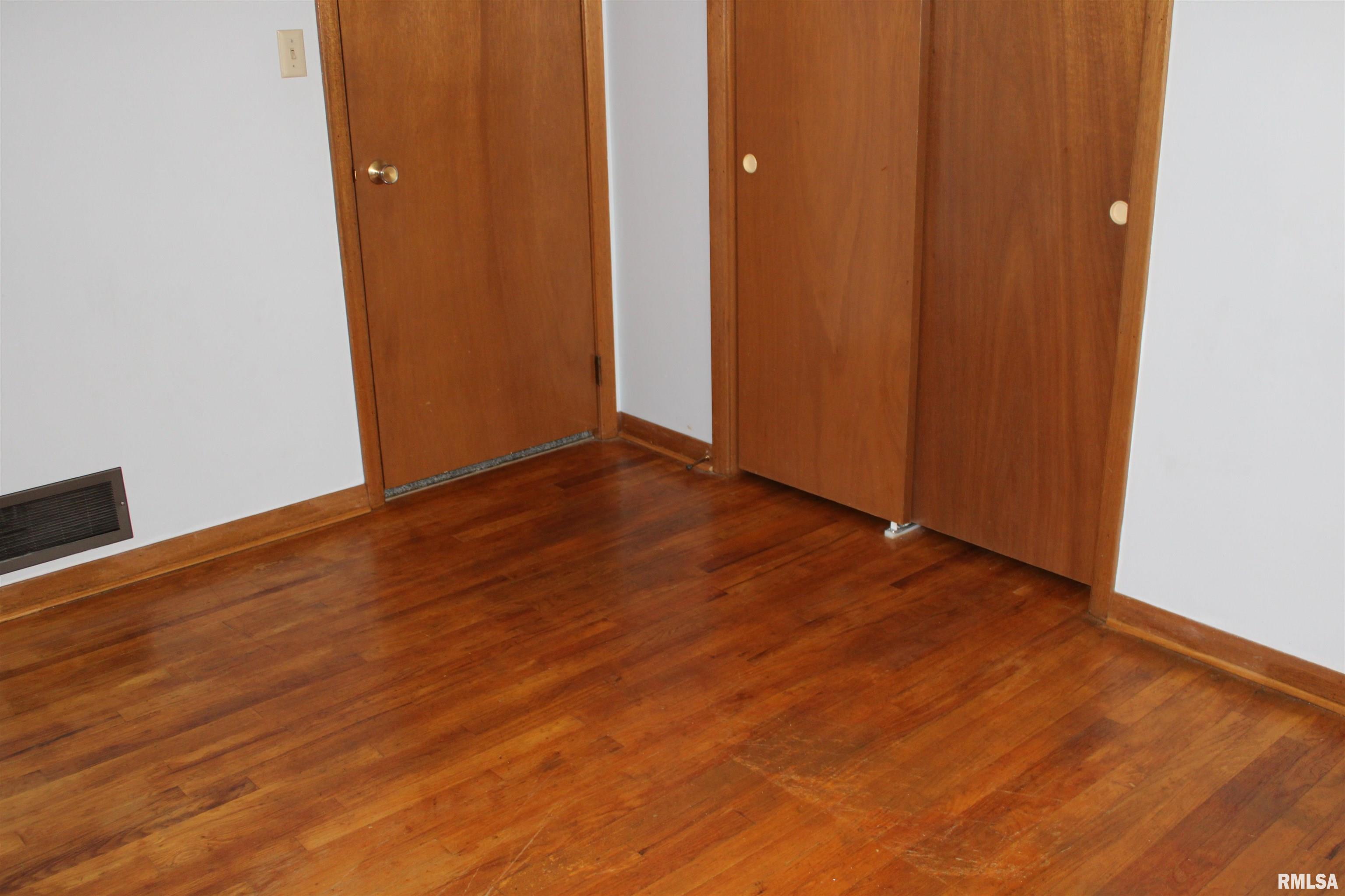 2107 W 38th Place, Davenport, Iowa image 16