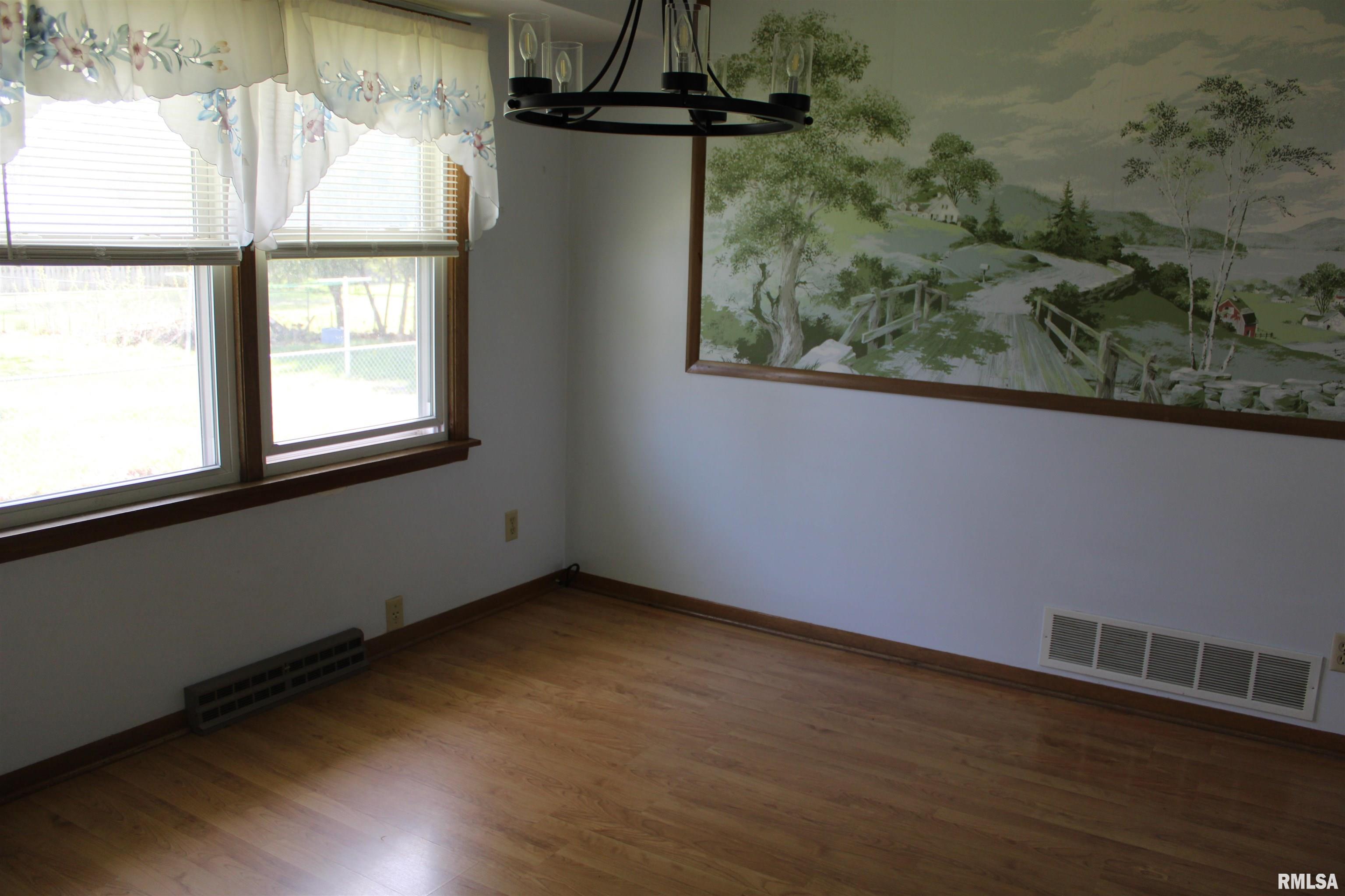 2107 W 38th Place, Davenport, Iowa image 6