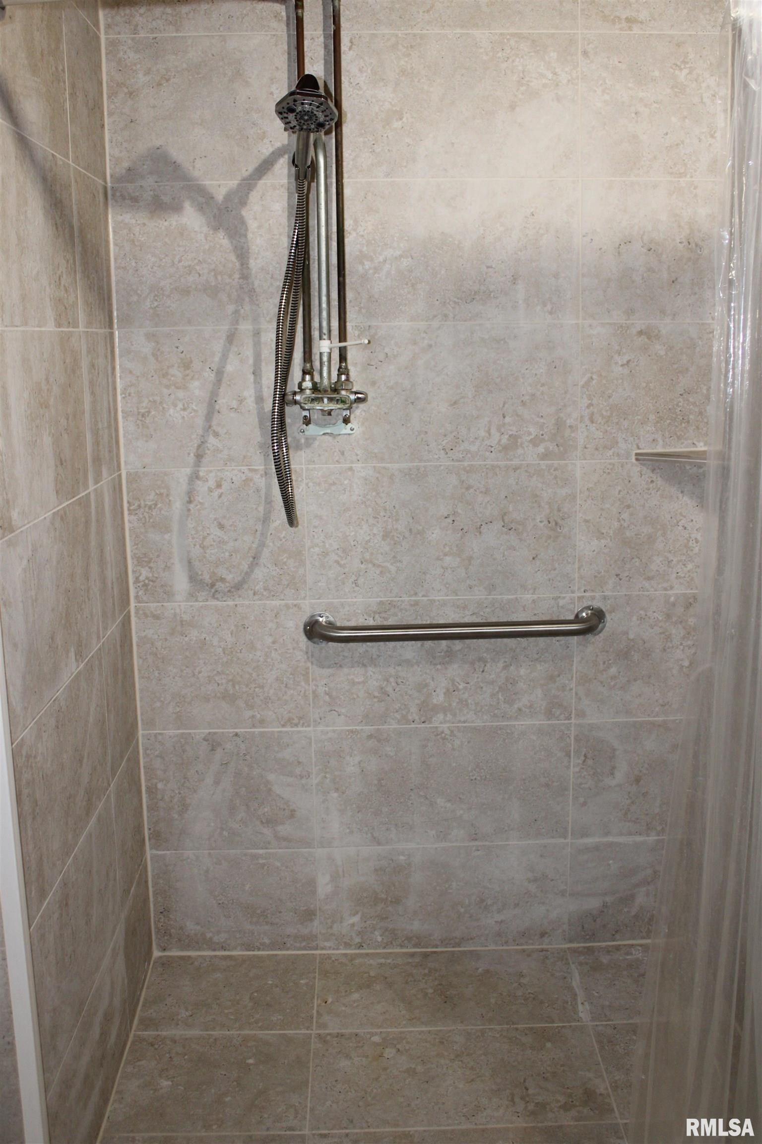 2107 W 38th Place, Davenport, Iowa image 30