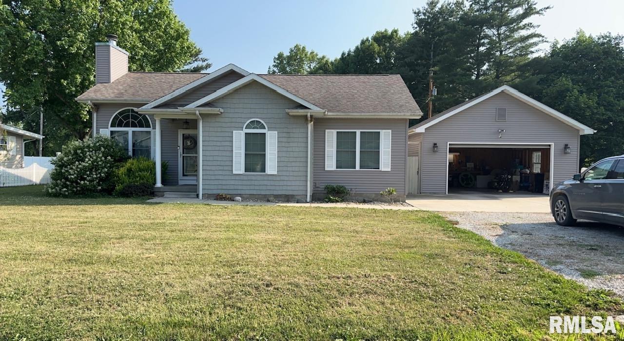 4660 Wilson Drive, Taylorville, Illinois image 1