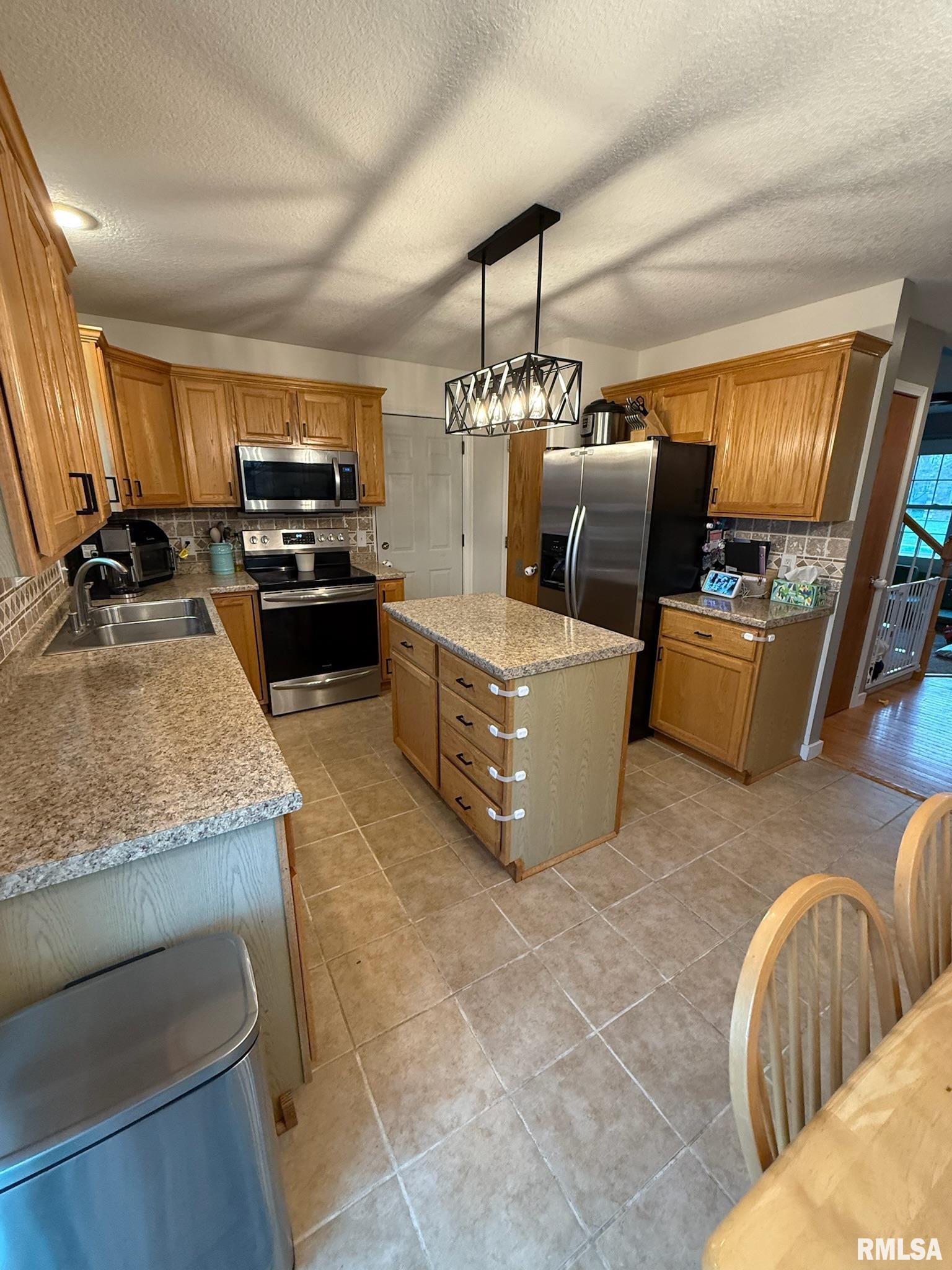 4210 N Oak Street, Davenport, Iowa image 6