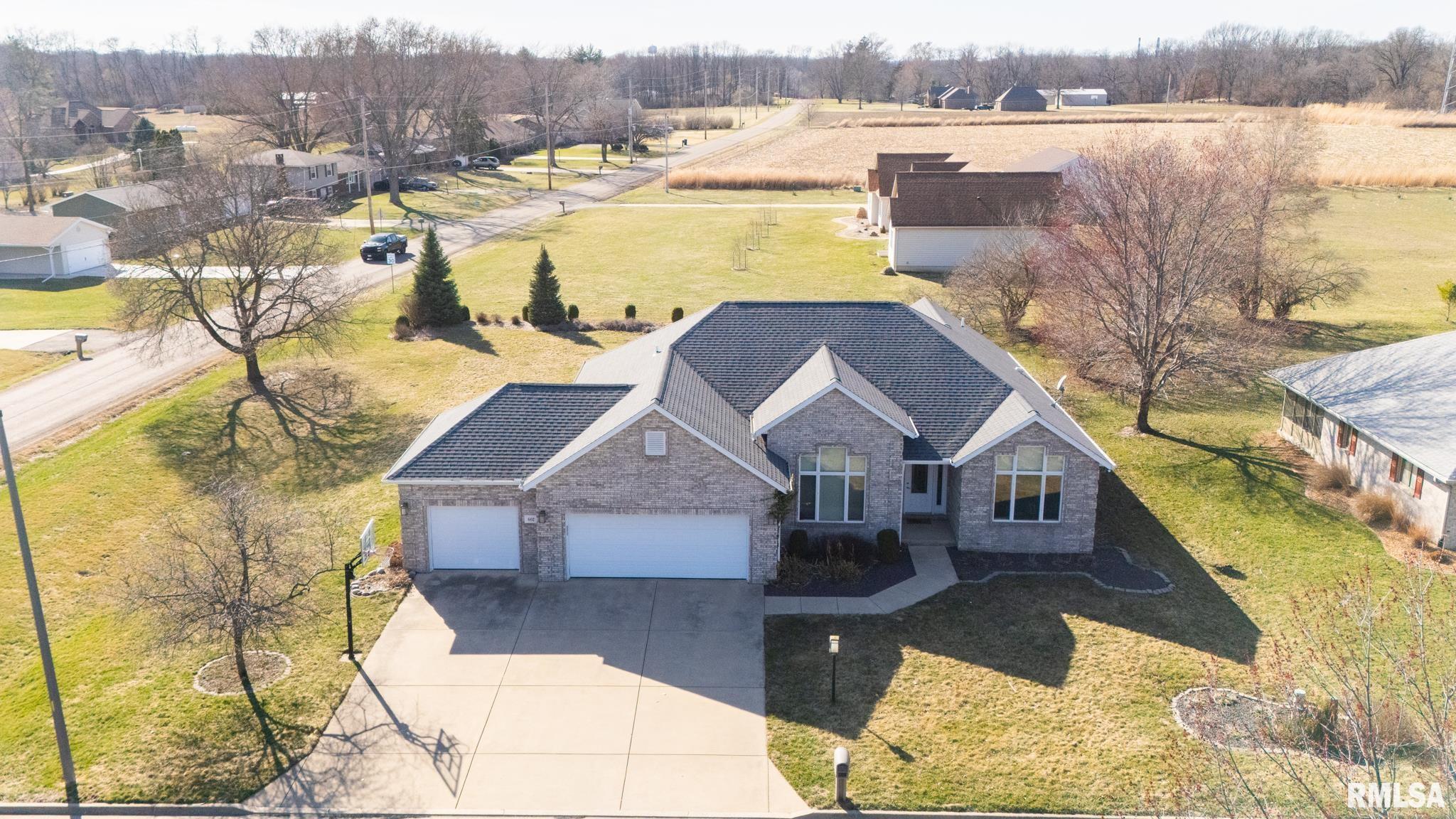 602 Country Club Lane, Pekin, Illinois image 1