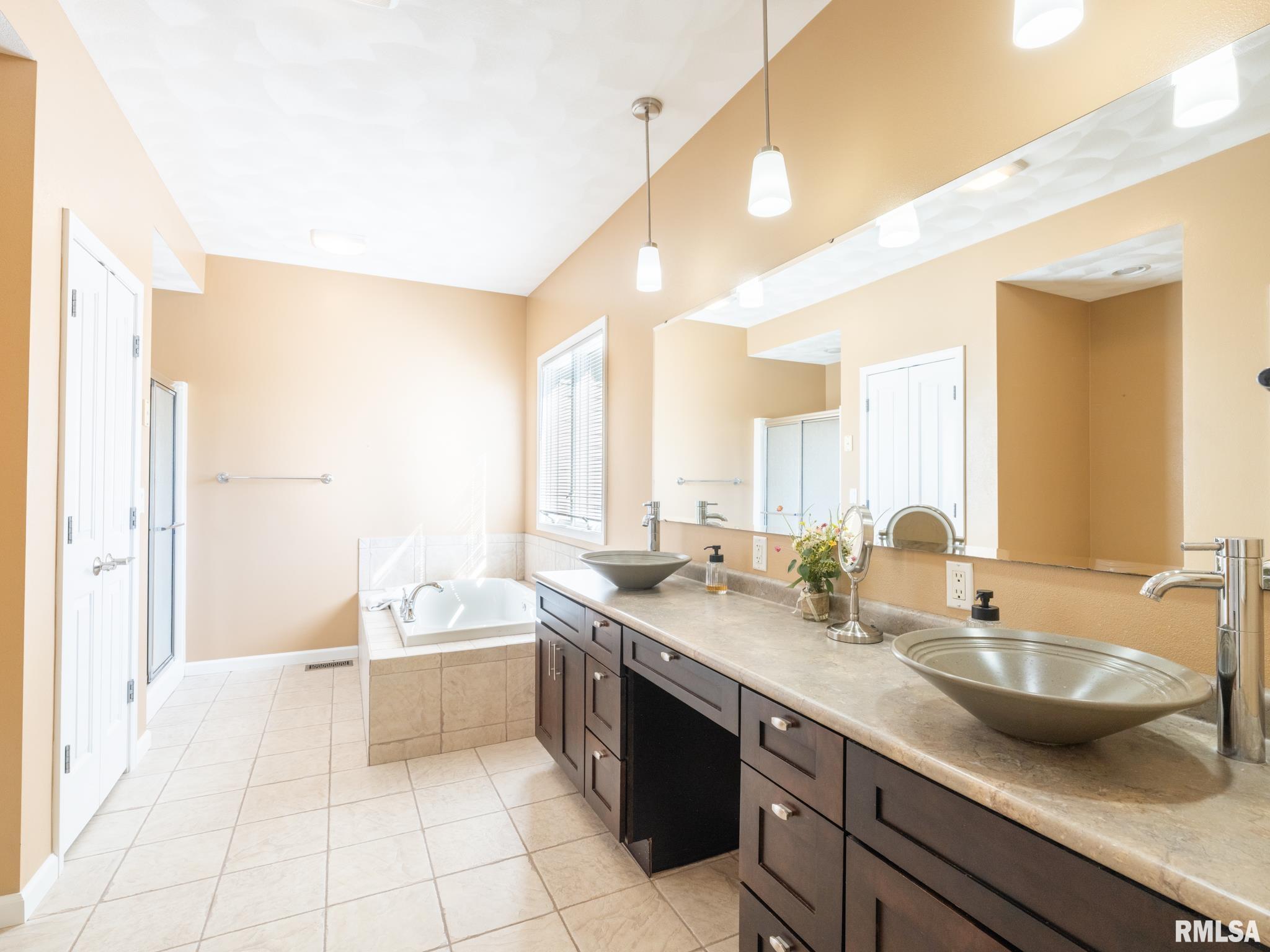 602 Country Club Lane, Pekin, Illinois image 18