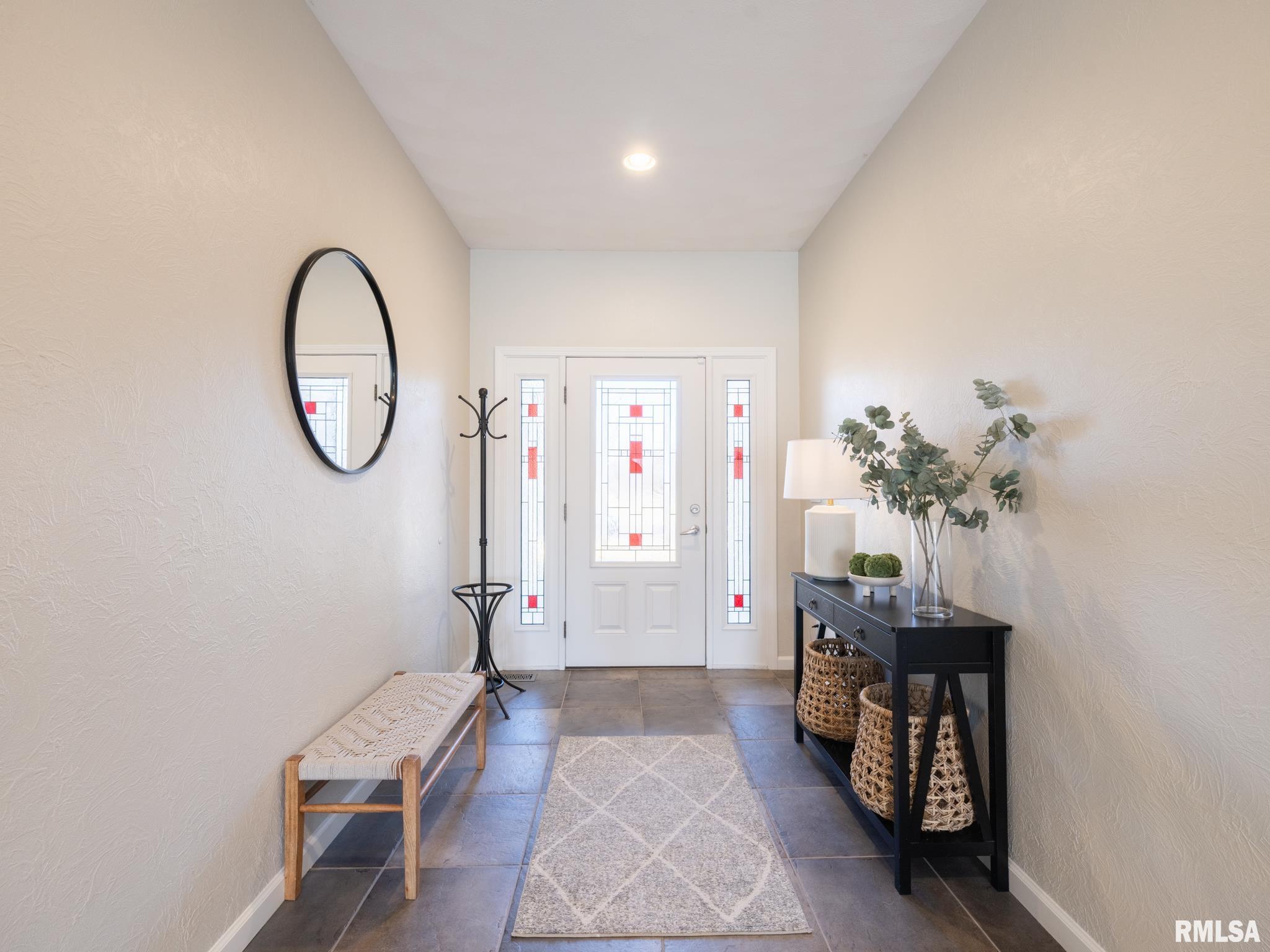 602 Country Club Lane, Pekin, Illinois image 3