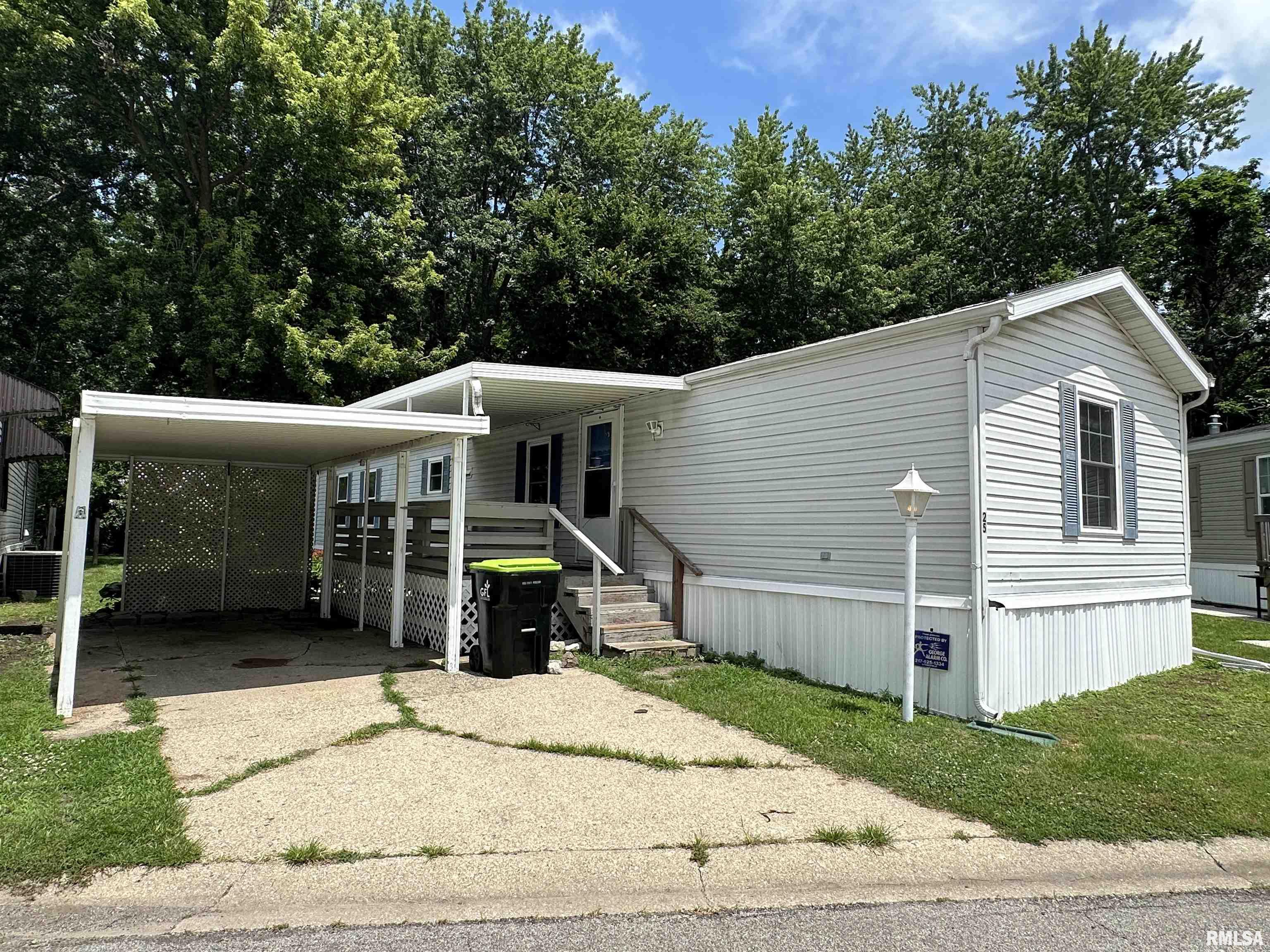 Photo 1 of 19 — 300 FORREST Avenue 25, Springfield, IL 62792