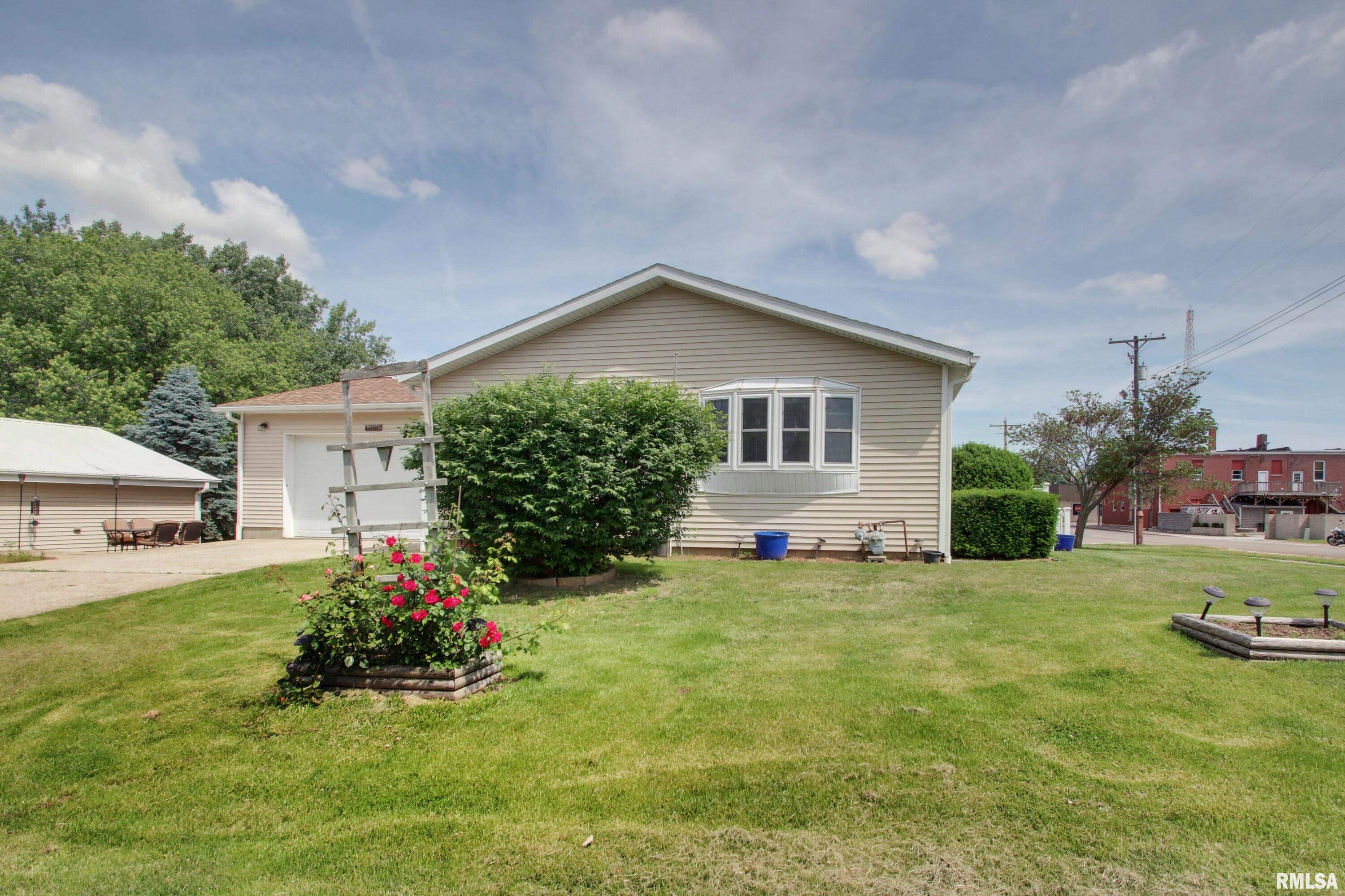 130 S State Street, Mendon, Illinois image 20