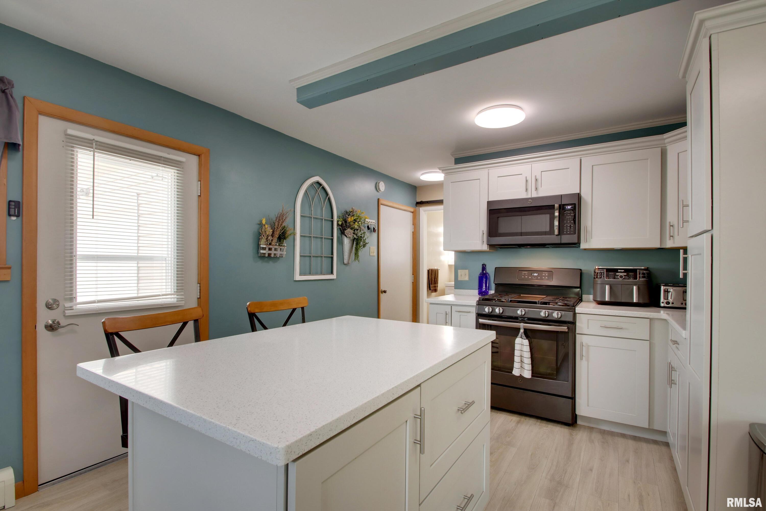 130 S State Street, Mendon, Illinois image 3