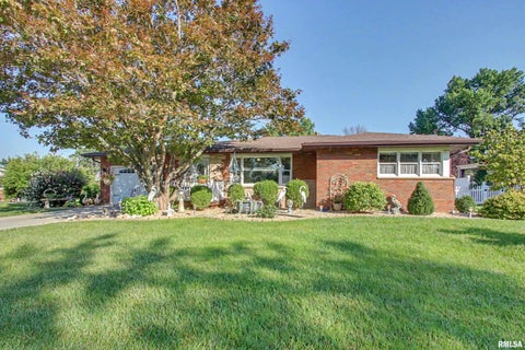 Homes For Sale - 3931 Holiday Drive<br/> Quincy, IL 62301