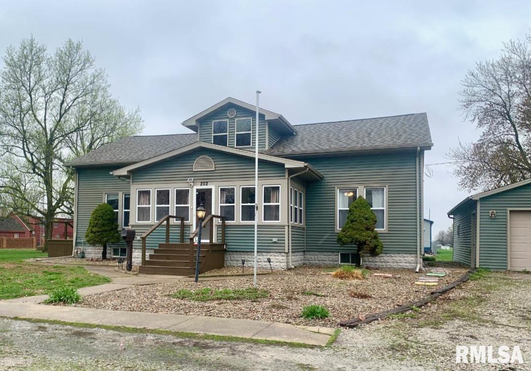 202 W Mound Street, Girard, Illinois image 1