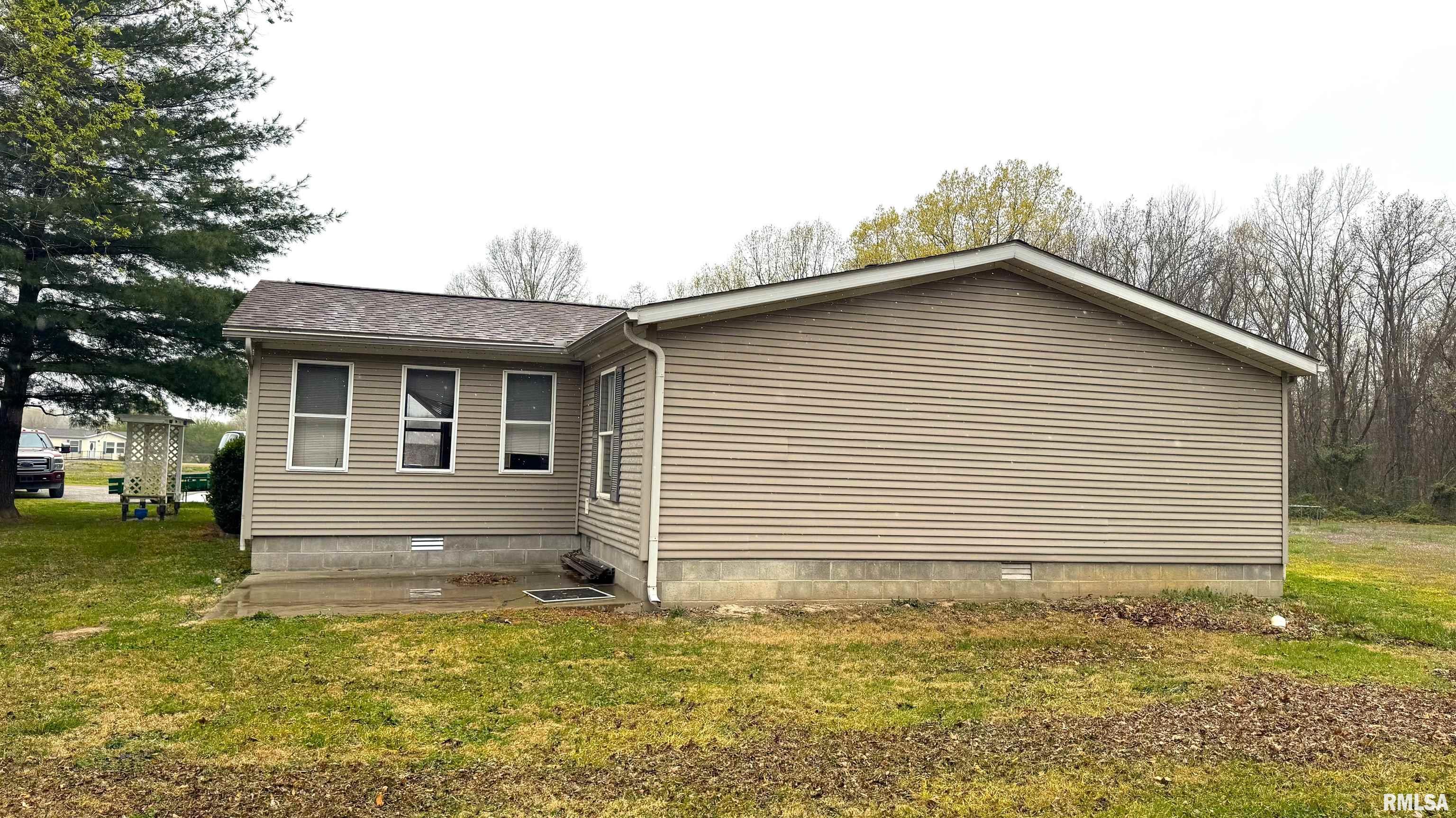 325 Lincoln Street, Hurst, Illinois image 3