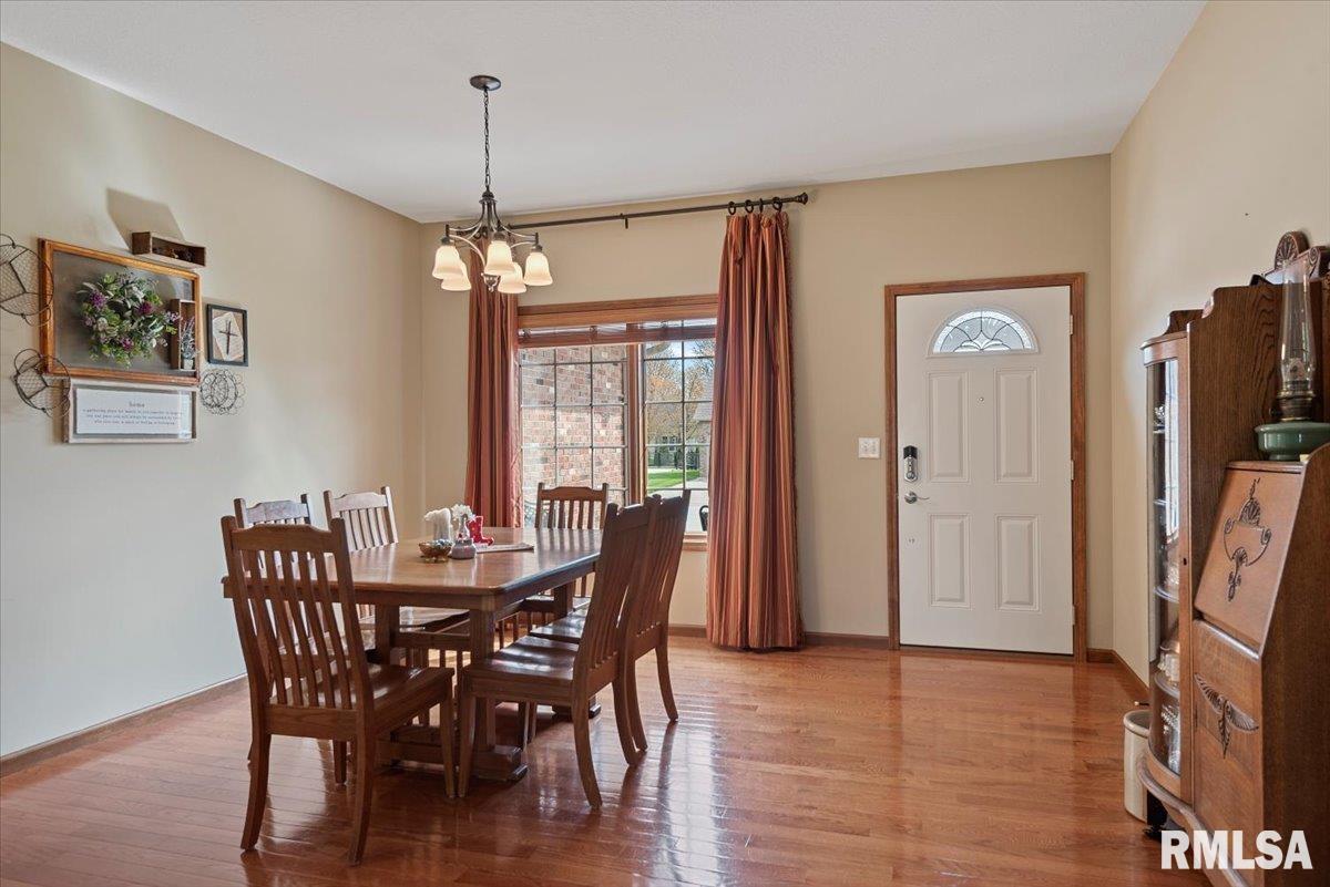 29 Elizabeth Place, Jacksonville, Illinois image 2