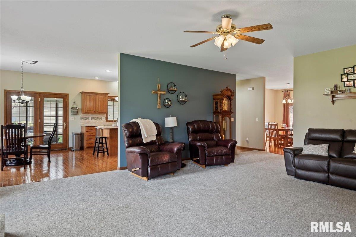 29 Elizabeth Place, Jacksonville, Illinois image 10