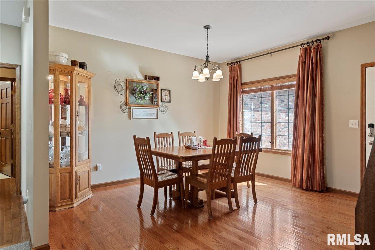 29 Elizabeth Place, Jacksonville, Illinois image 3