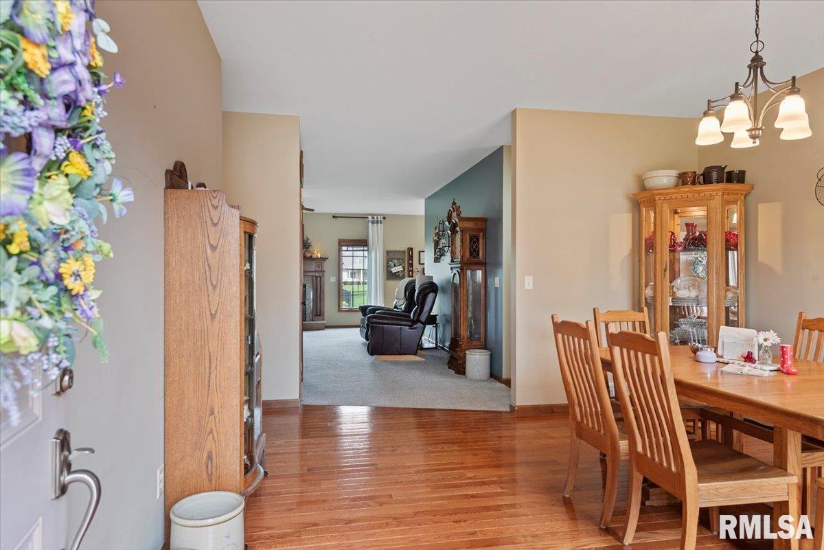 29 Elizabeth Place, Jacksonville, Illinois image 5