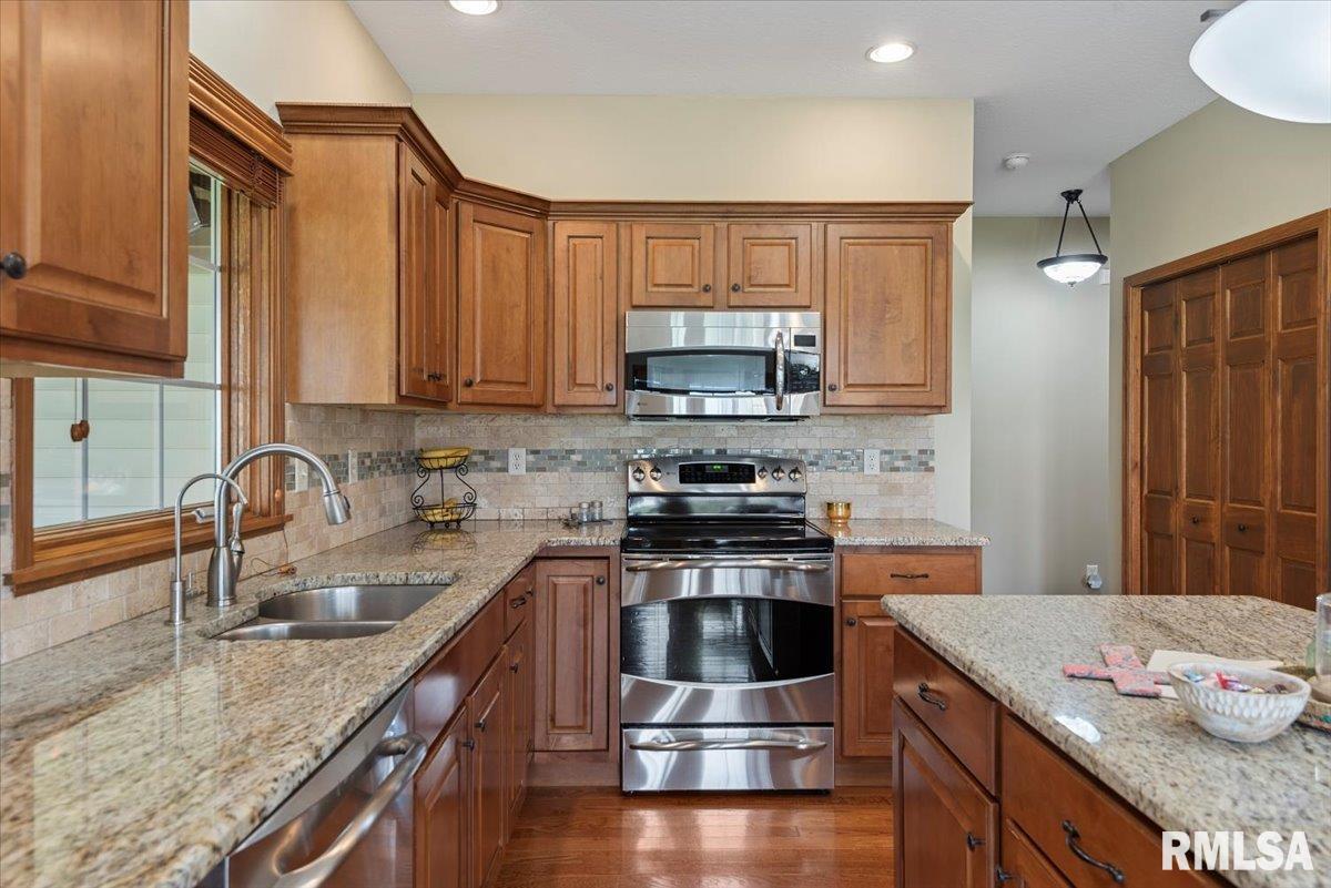 29 Elizabeth Place, Jacksonville, Illinois image 14