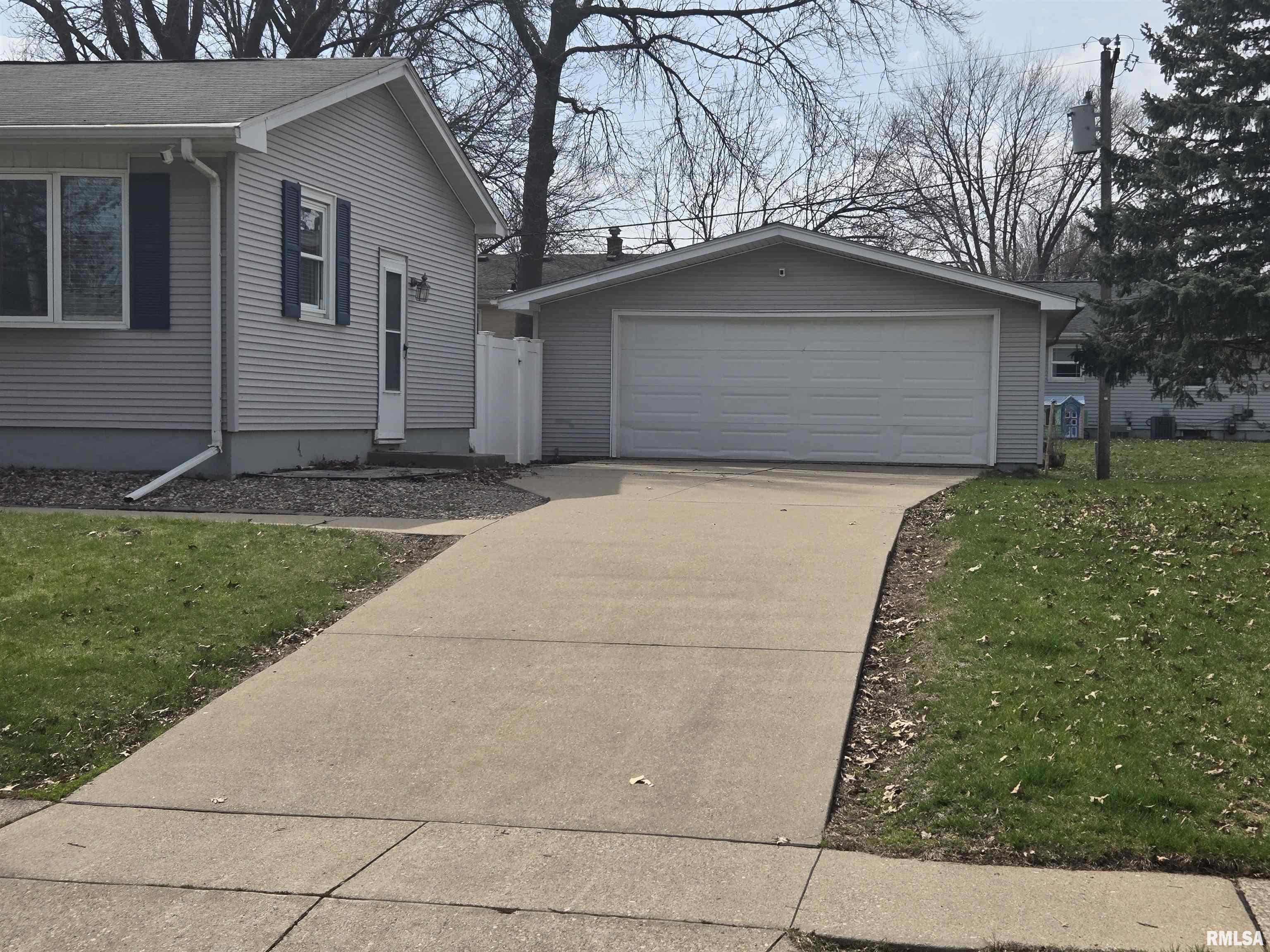 502 N 5th Street, Eldridge, Iowa image 3
