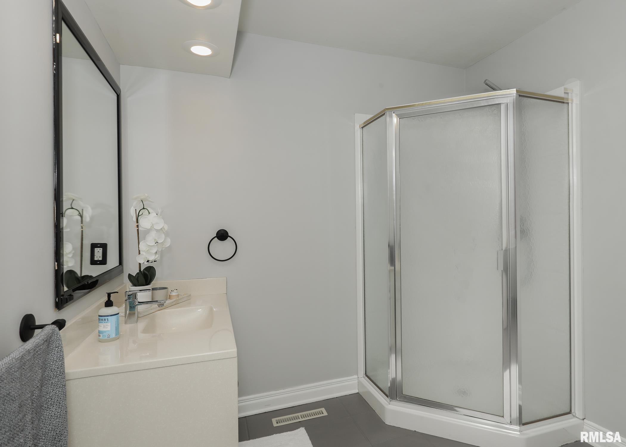 6401 Utica Ridge Road #11, Davenport, Iowa image 23
