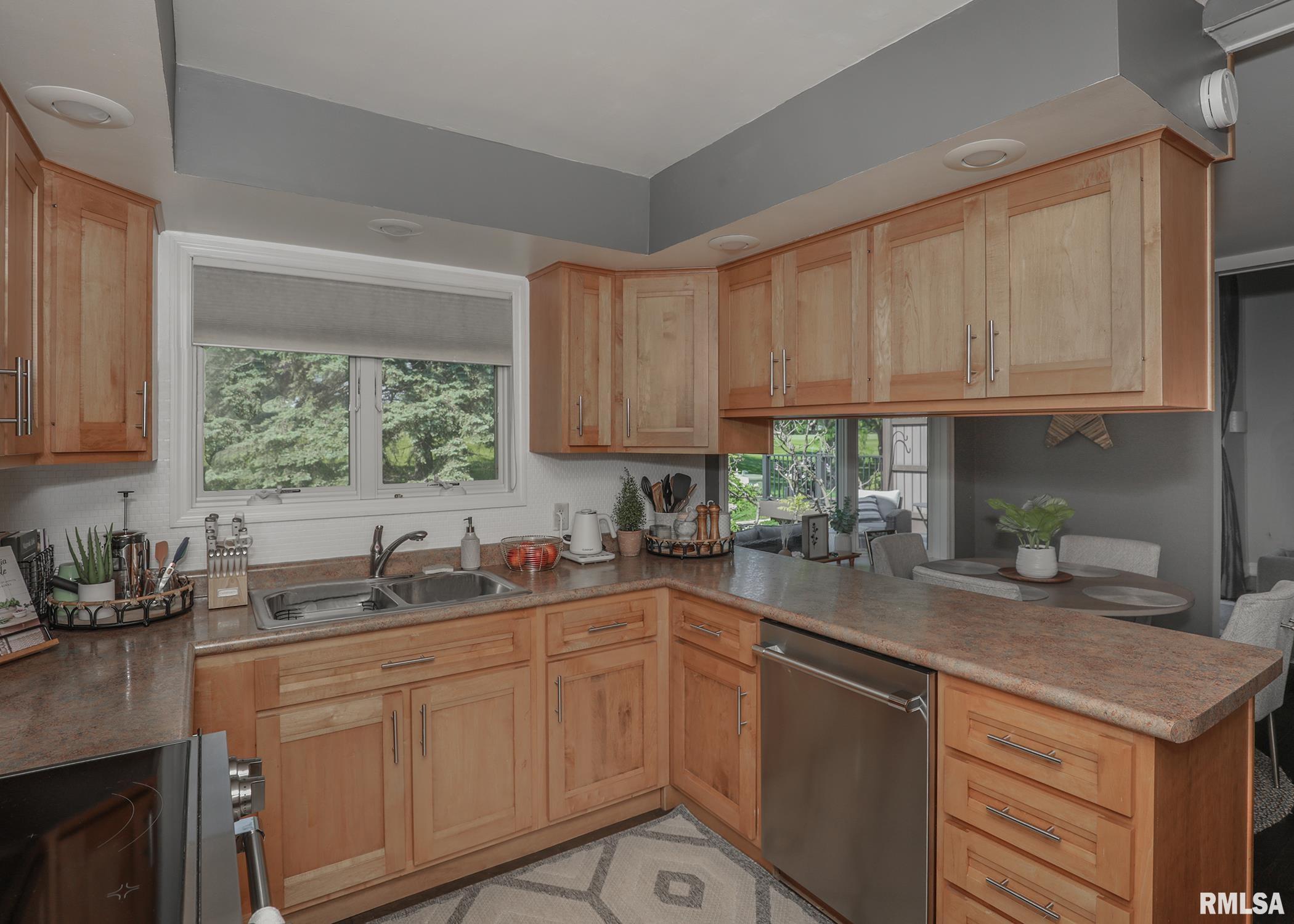 6401 Utica Ridge Road #11, Davenport, Iowa image 16