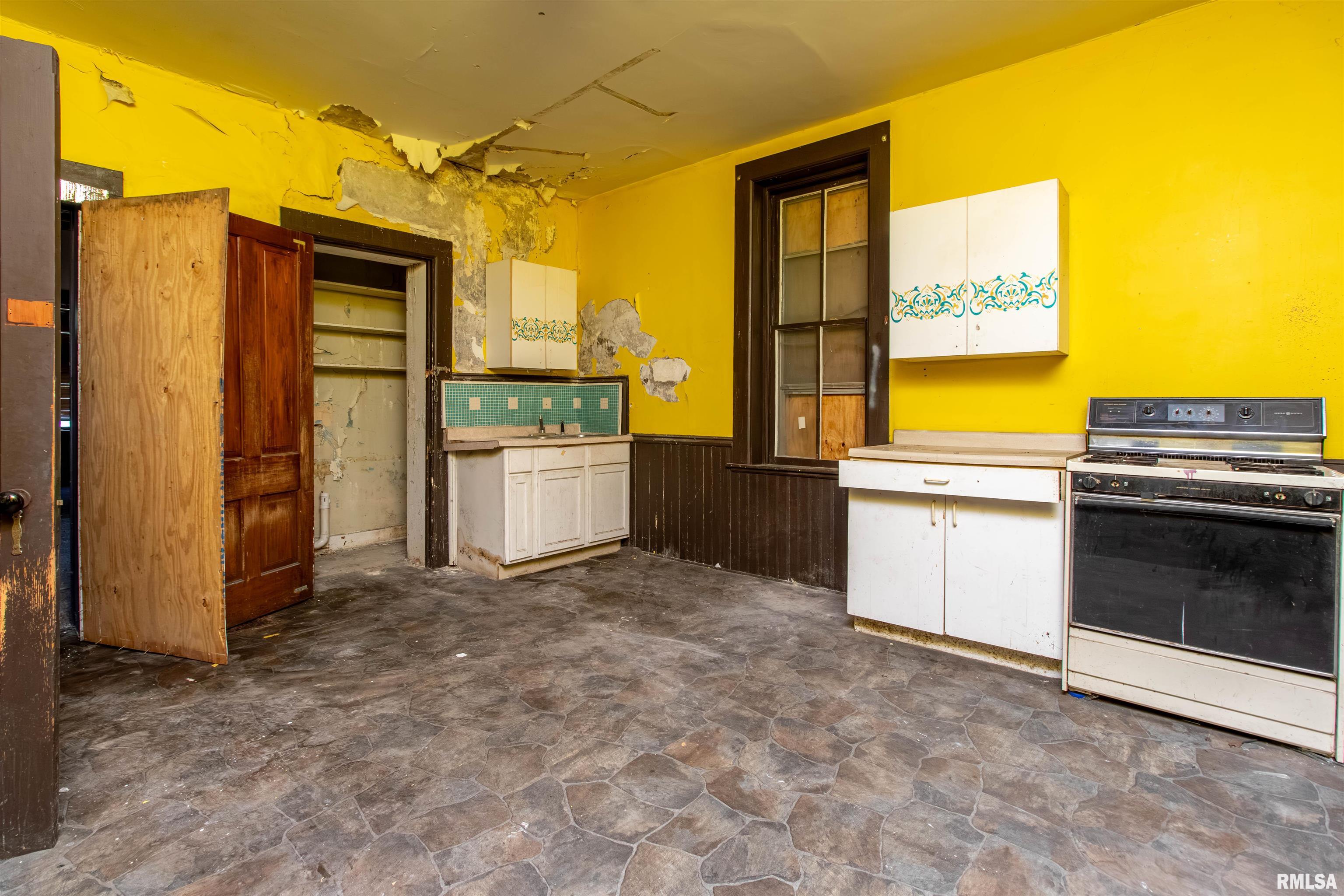 1457 W 4th Street, Davenport, Iowa image 8