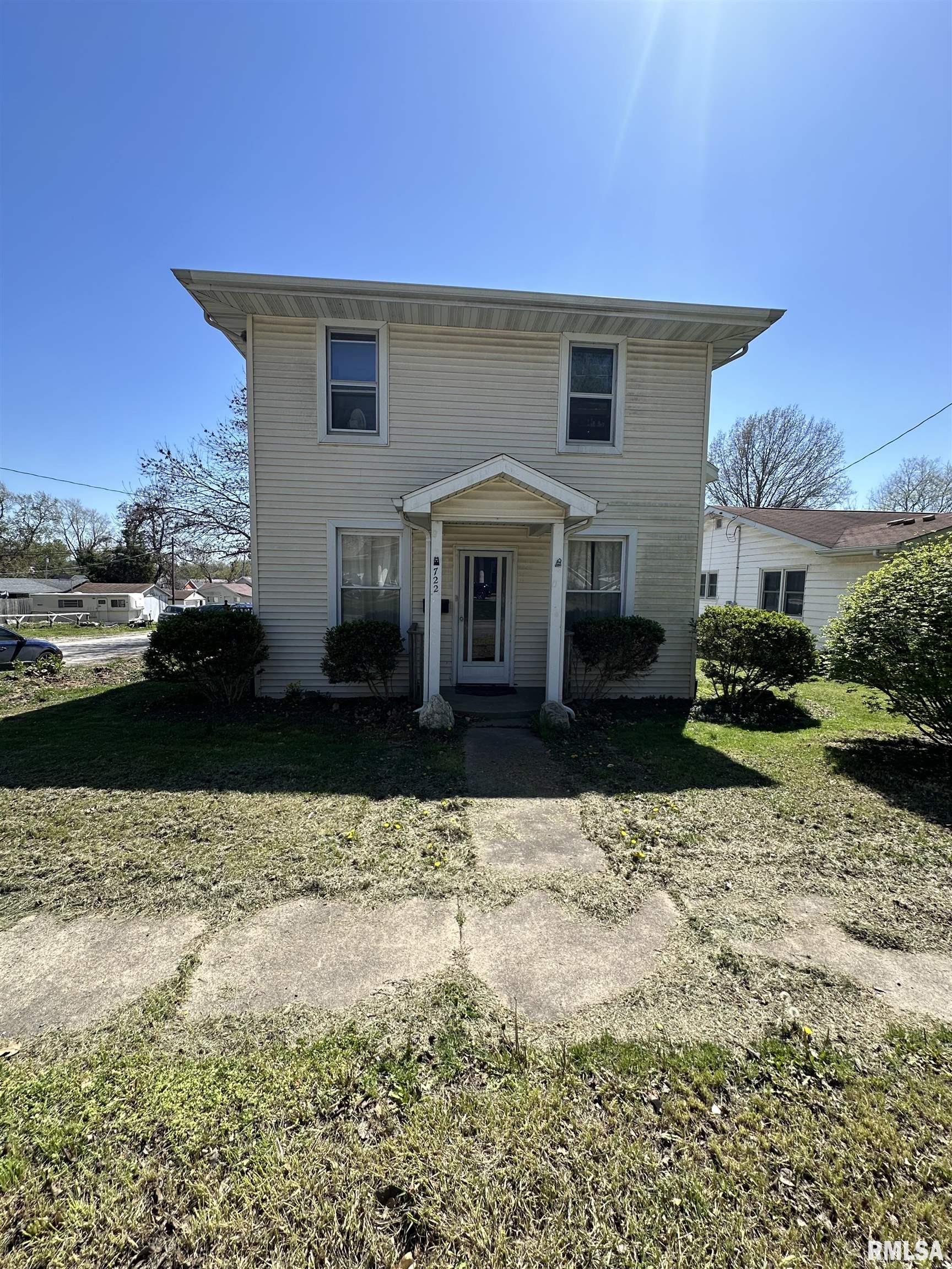 722 E Park Street, Taylorville, Illinois image 1