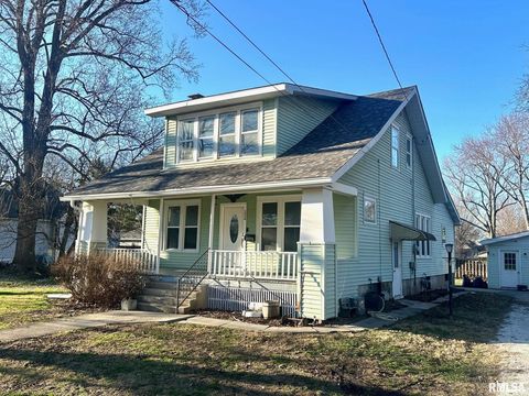 Homes For Sale - 224 W Greenwood Avenue<br/> Jacksonville, IL 62650