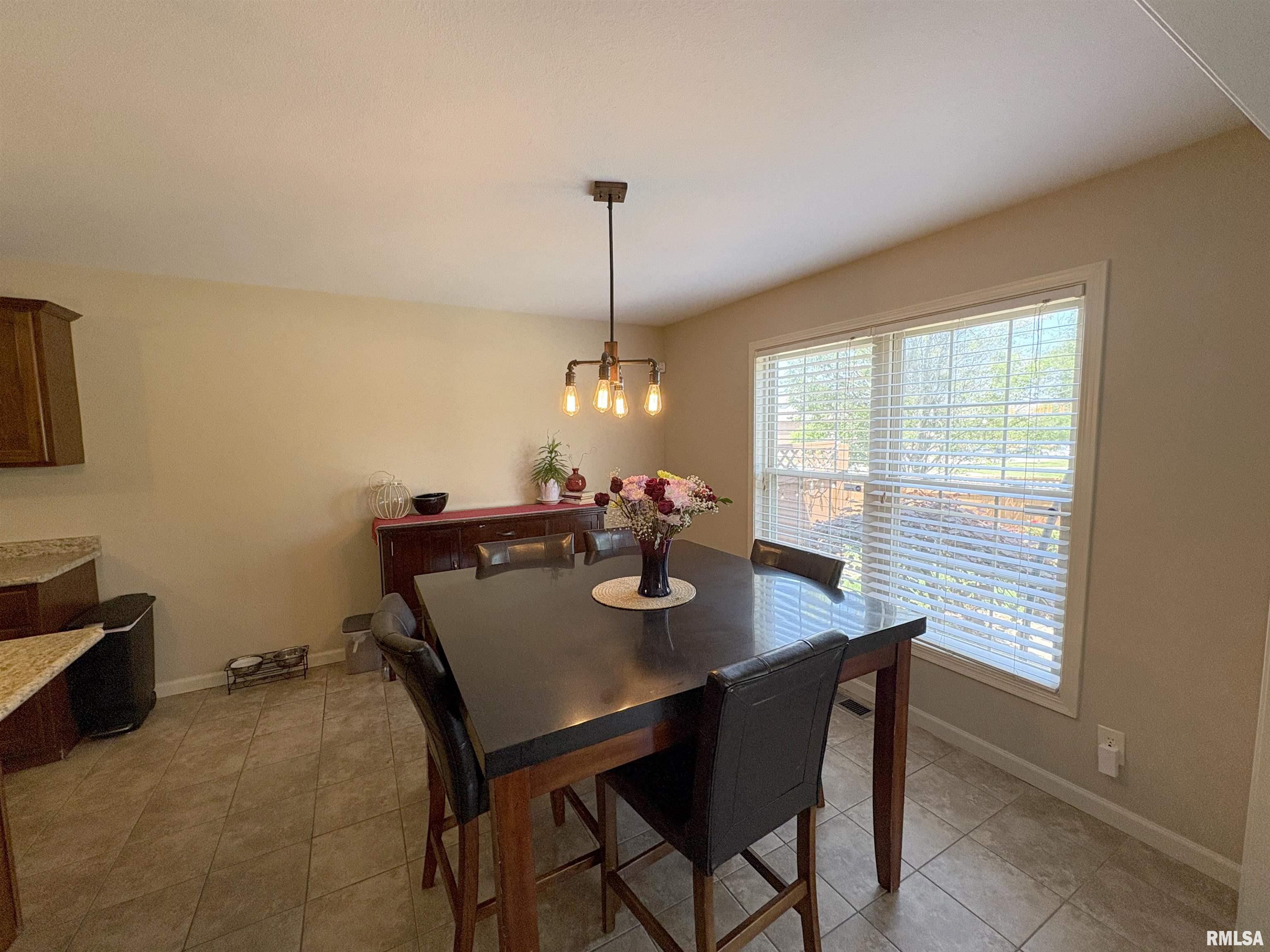2319 W Kenfield Court, Peoria, Illinois image 8