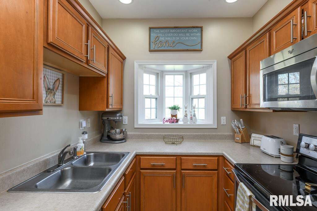 3321 W King James Road, Peoria, Illinois image 7