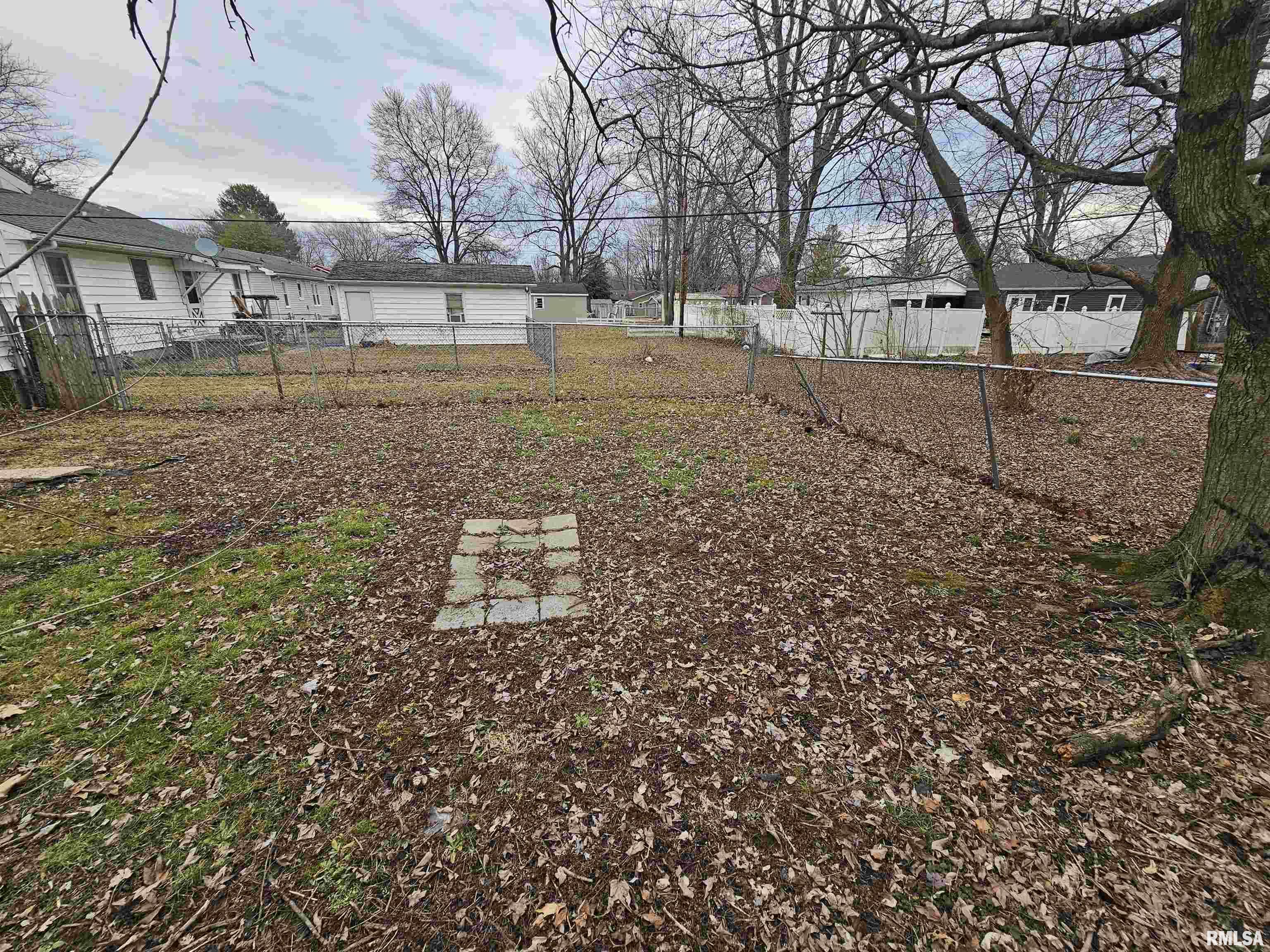 120 Young Drive, Fairfield, Illinois image 6