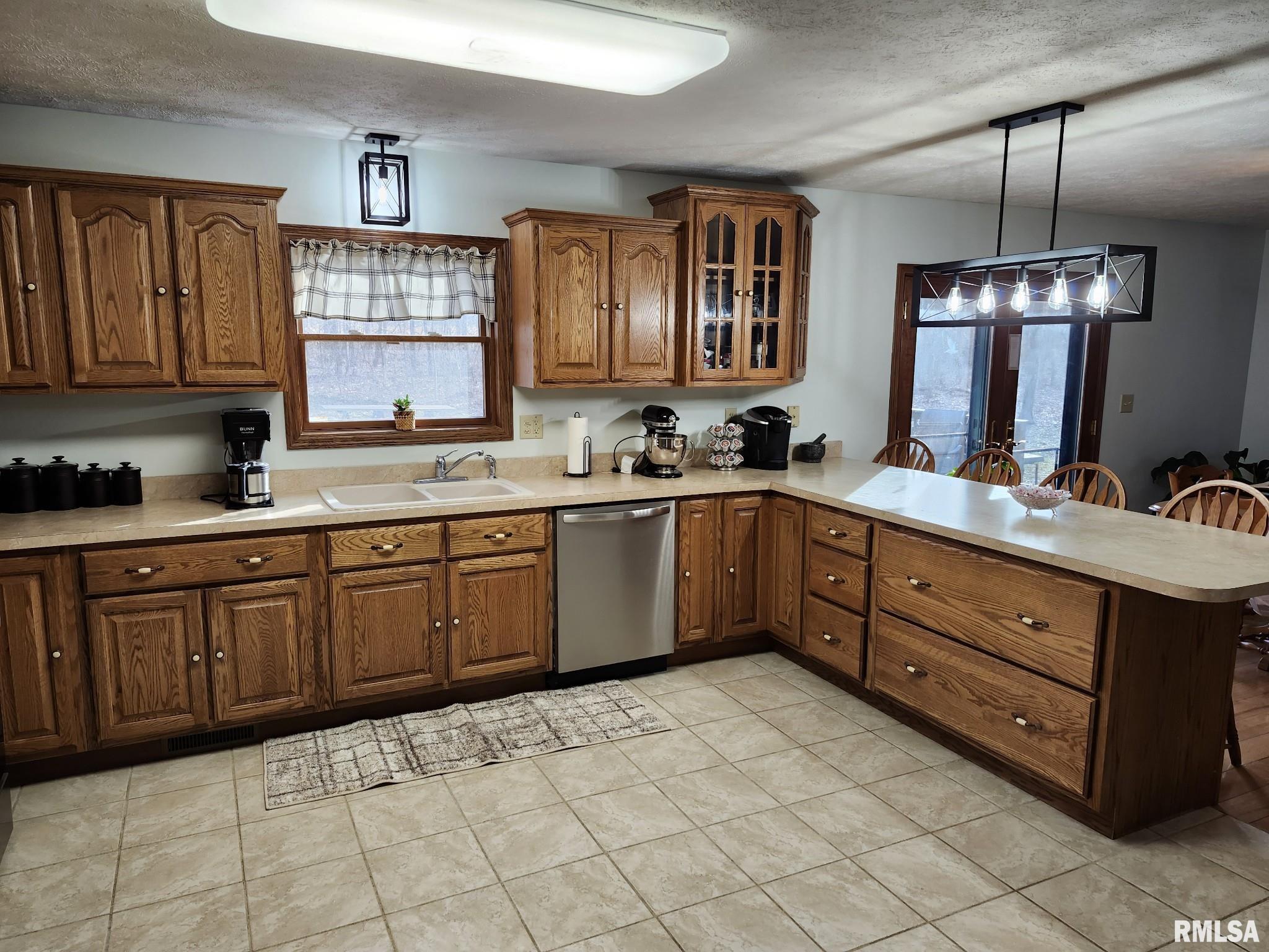 8956 Strawberry Lane, Dawson, Illinois image 10