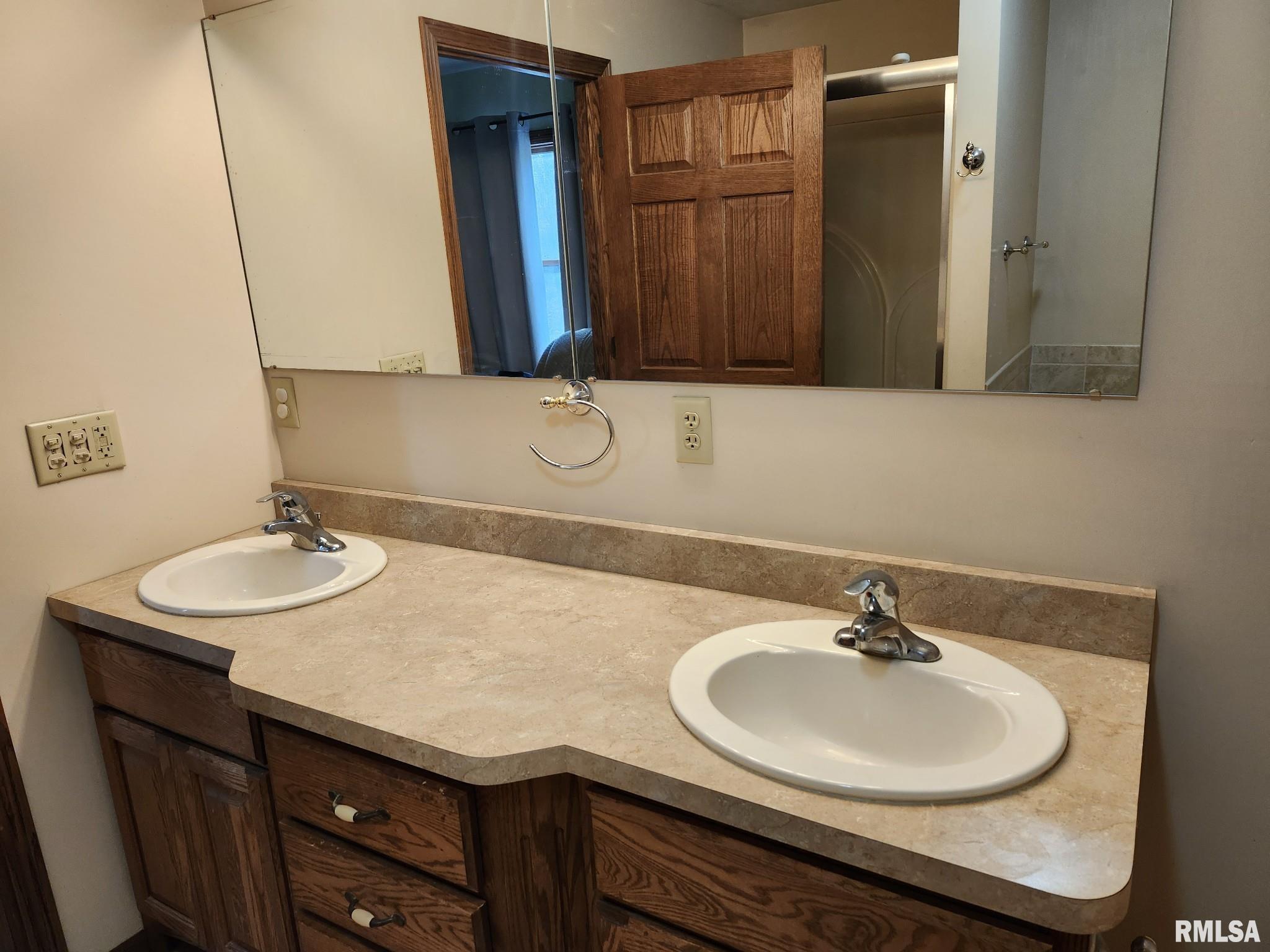8956 Strawberry Lane, Dawson, Illinois image 24