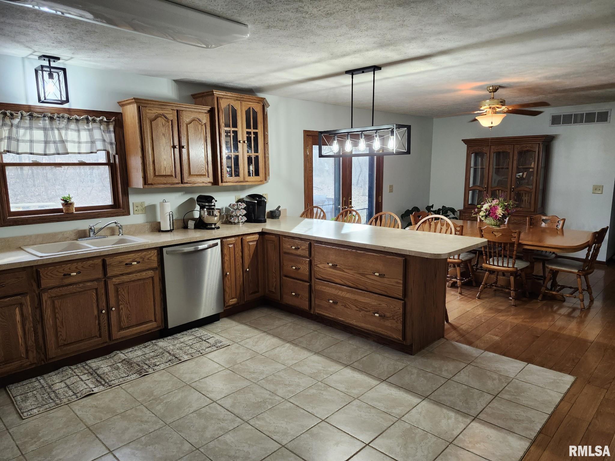 8956 Strawberry Lane, Dawson, Illinois image 7