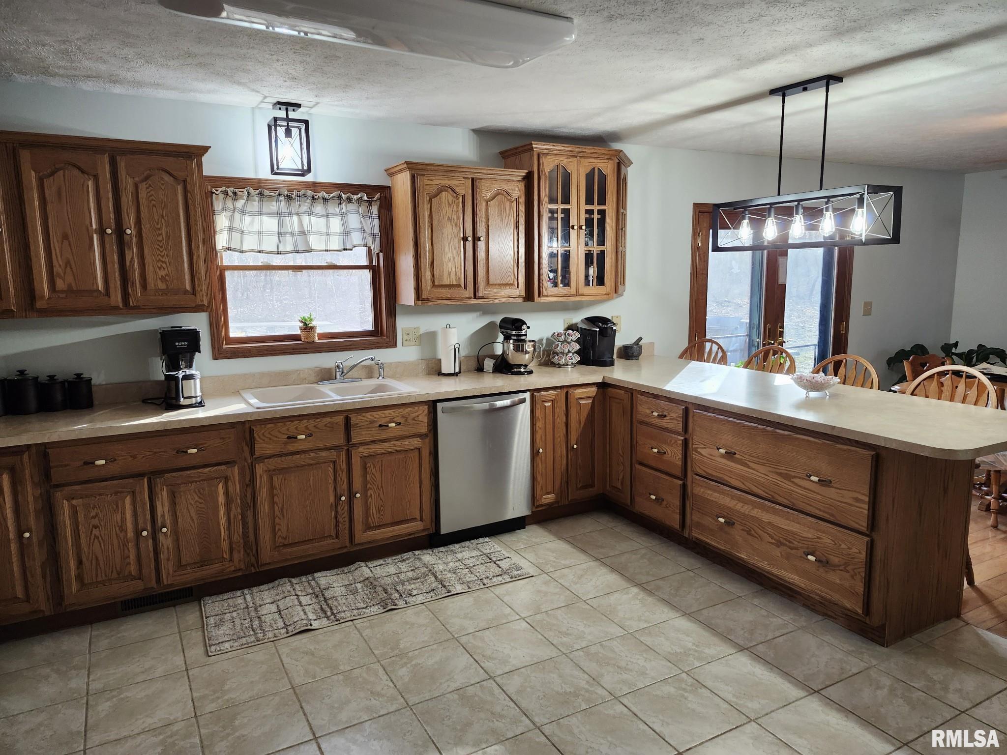 8956 Strawberry Lane, Dawson, Illinois image 11
