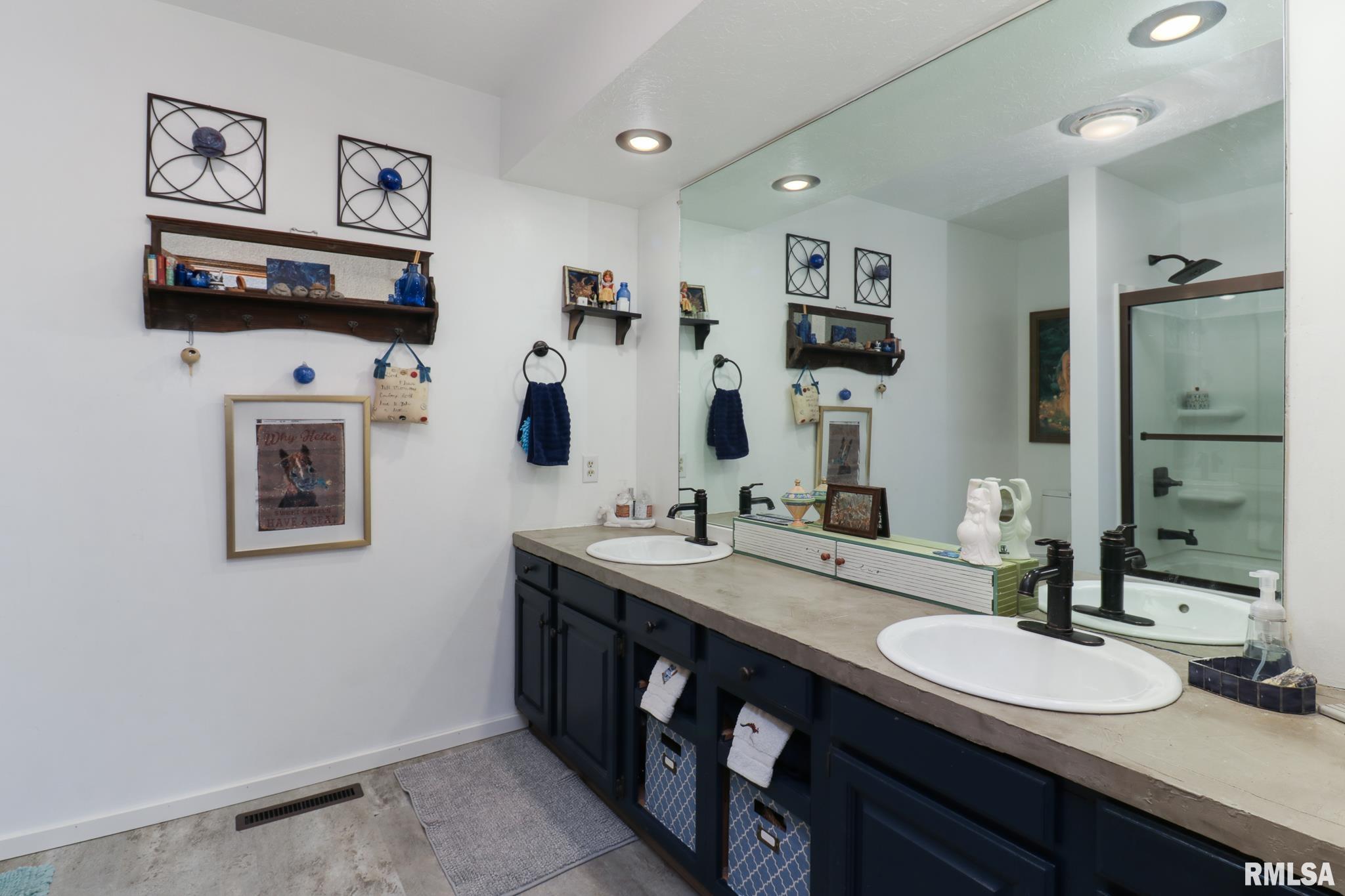 56 Brookshire Green, Bloomington, Illinois image 31
