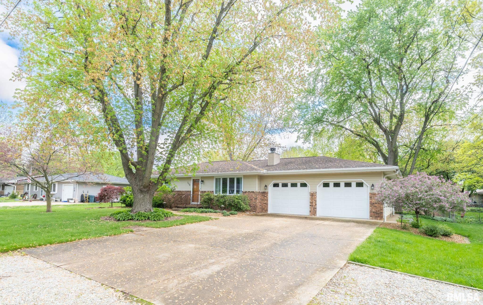 208 E Glendale Street, Manito, Illinois image 1